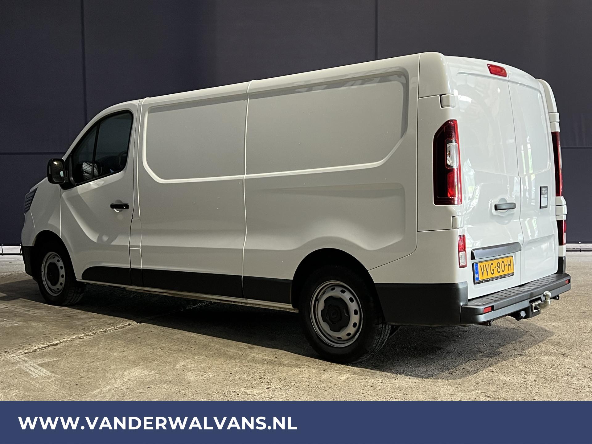 Foto 2 van Renault Trafic 2.0 dCi 130pk L2H1 Euro6 Airco | 2500kg Trekhaak | Cruisecontrol | LED