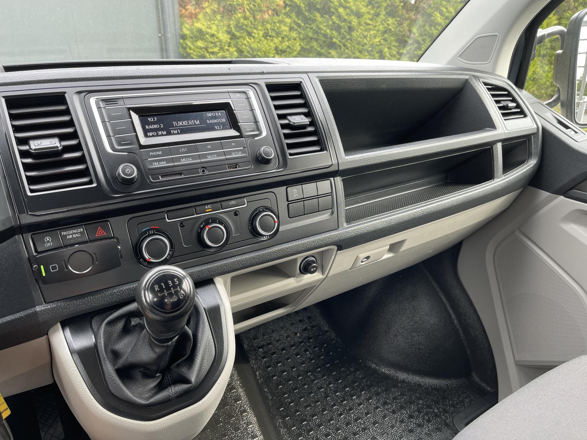 Foto 11 van Volkswagen Transporter 2.0 TDI 150 PK EURO 6 / 4X4 / DUBBELE CABINE / PICK UP / 4MOTION / TREKHAAK / DUBBEL CABINE