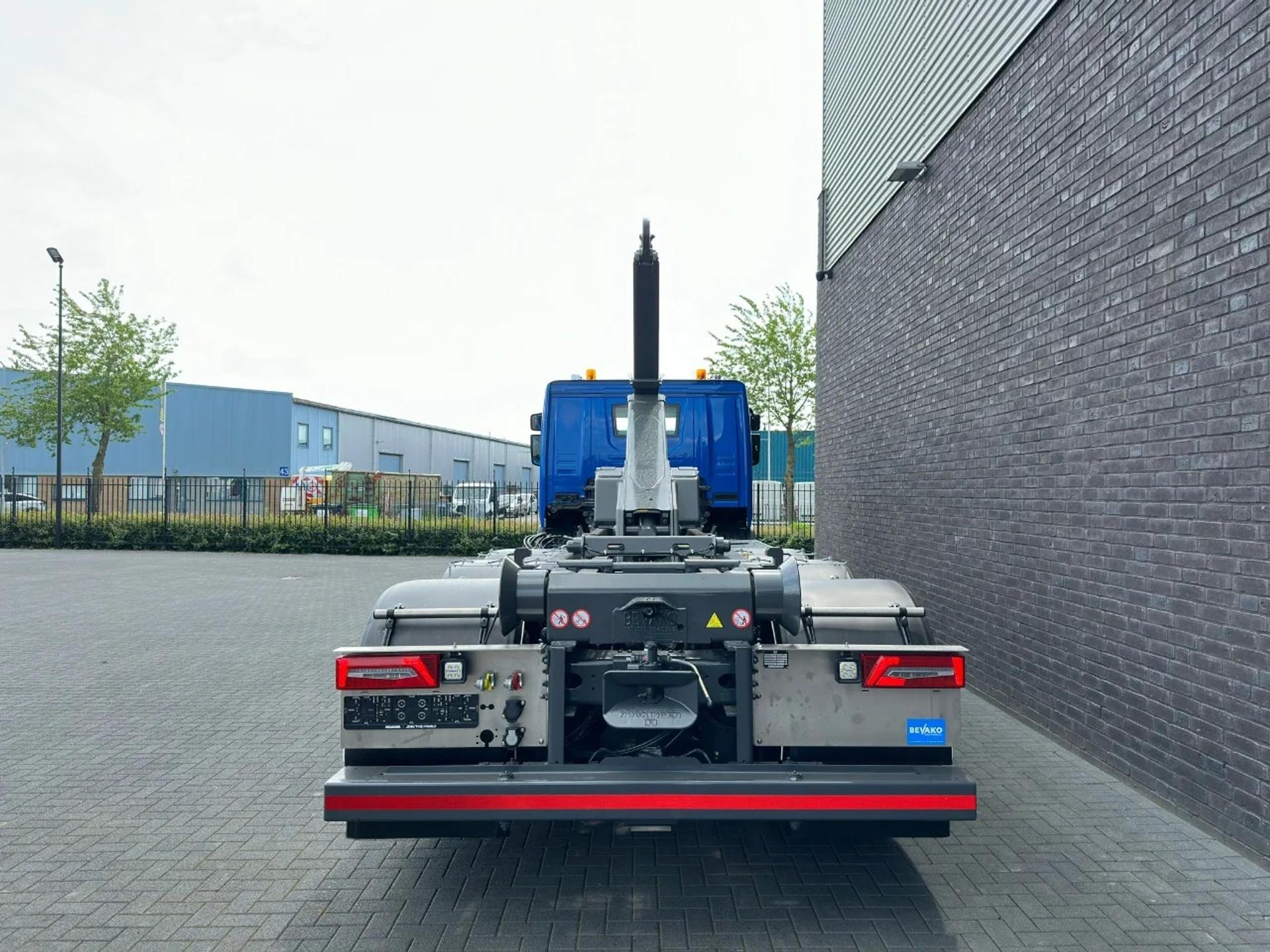 Foto 9 van Scania G 560 NGS XT 8X2/6 TRIPLE + VDL S-30-6400 HAAKARMSYSTEEM/ABROLLKIPPER/HOOKLIFT/NIEUW/NEW