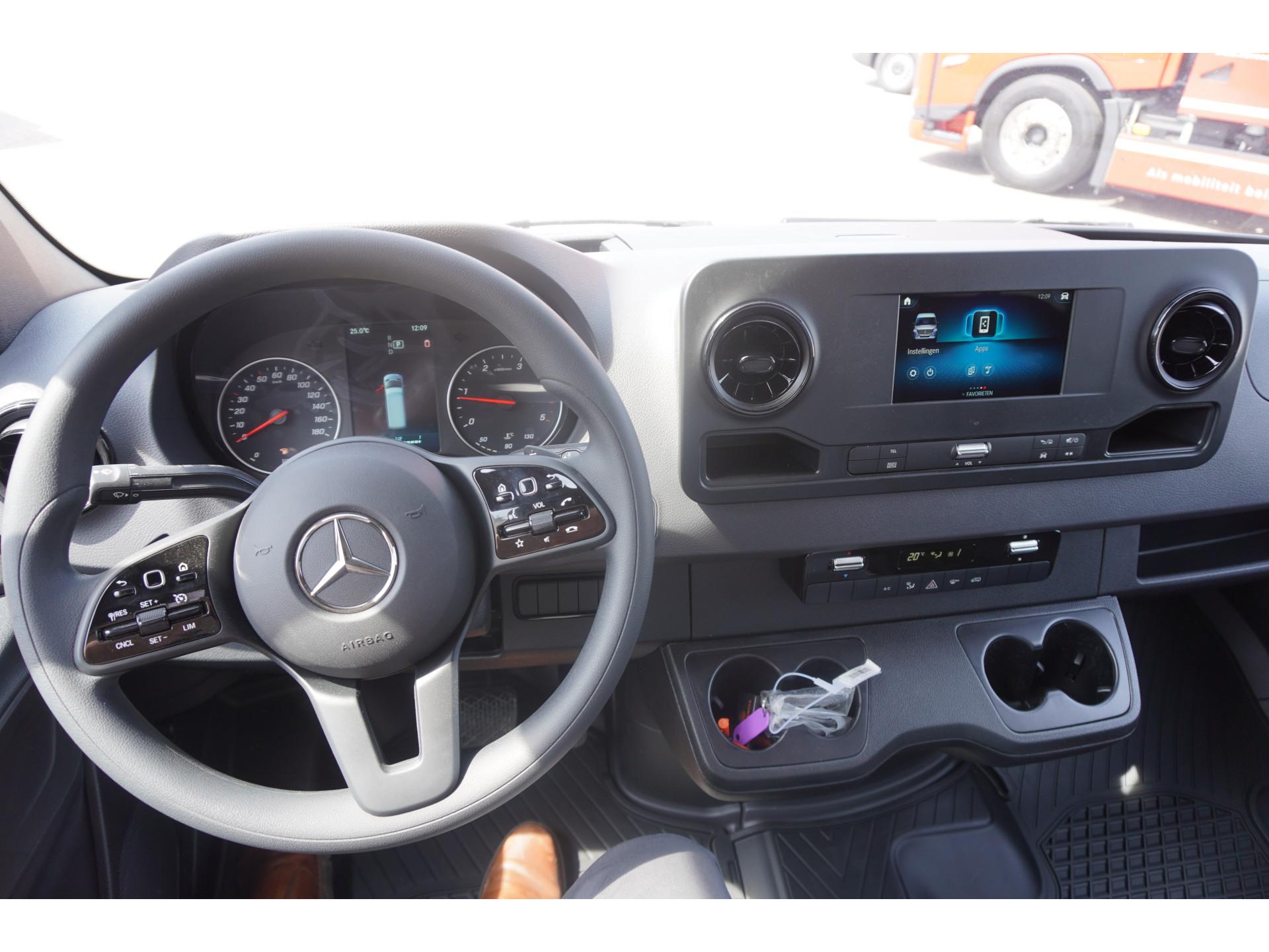 Foto 15 van Mercedes-Benz Sprinter 319 CDI 191PK Bakwagen met laadklep Automaat