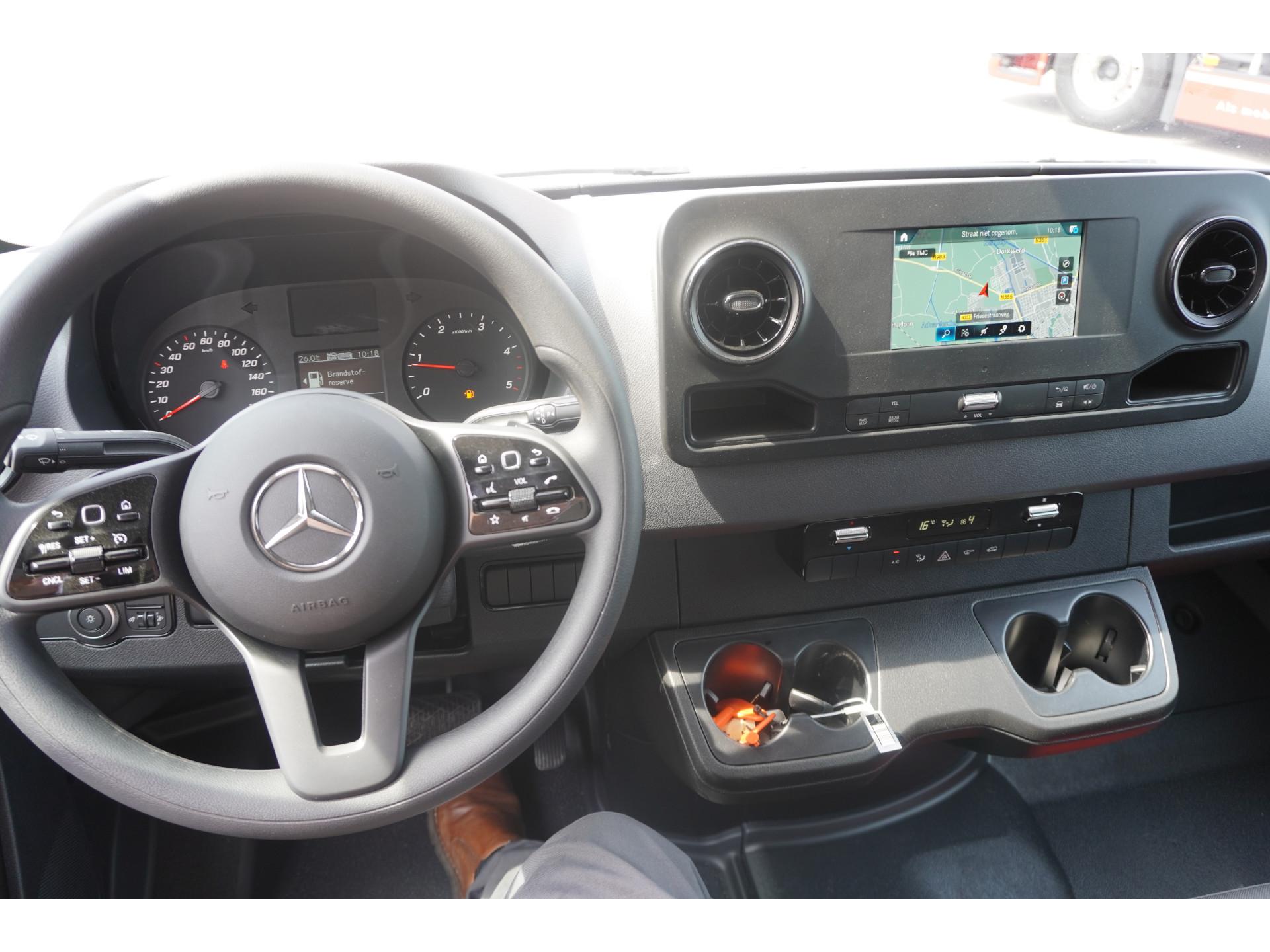 Foto 14 van Mercedes-Benz Sprinter 319 CDI 191PK Bakwagen met laadklep Automaat
