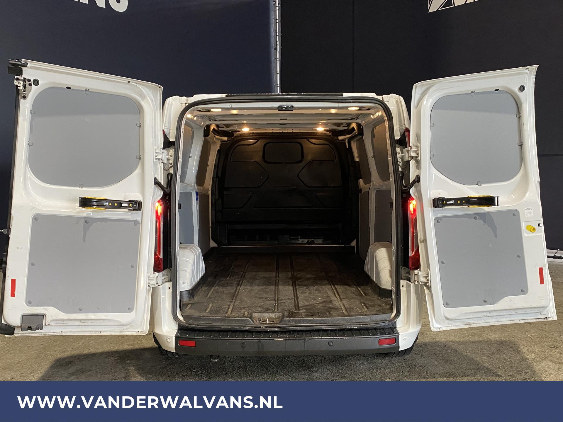 Foto 3 van Ford Transit Custom 2.0TDCI L2H1 Trend Euro6 Airco | Cruise | 2800KG Trekvermogen
