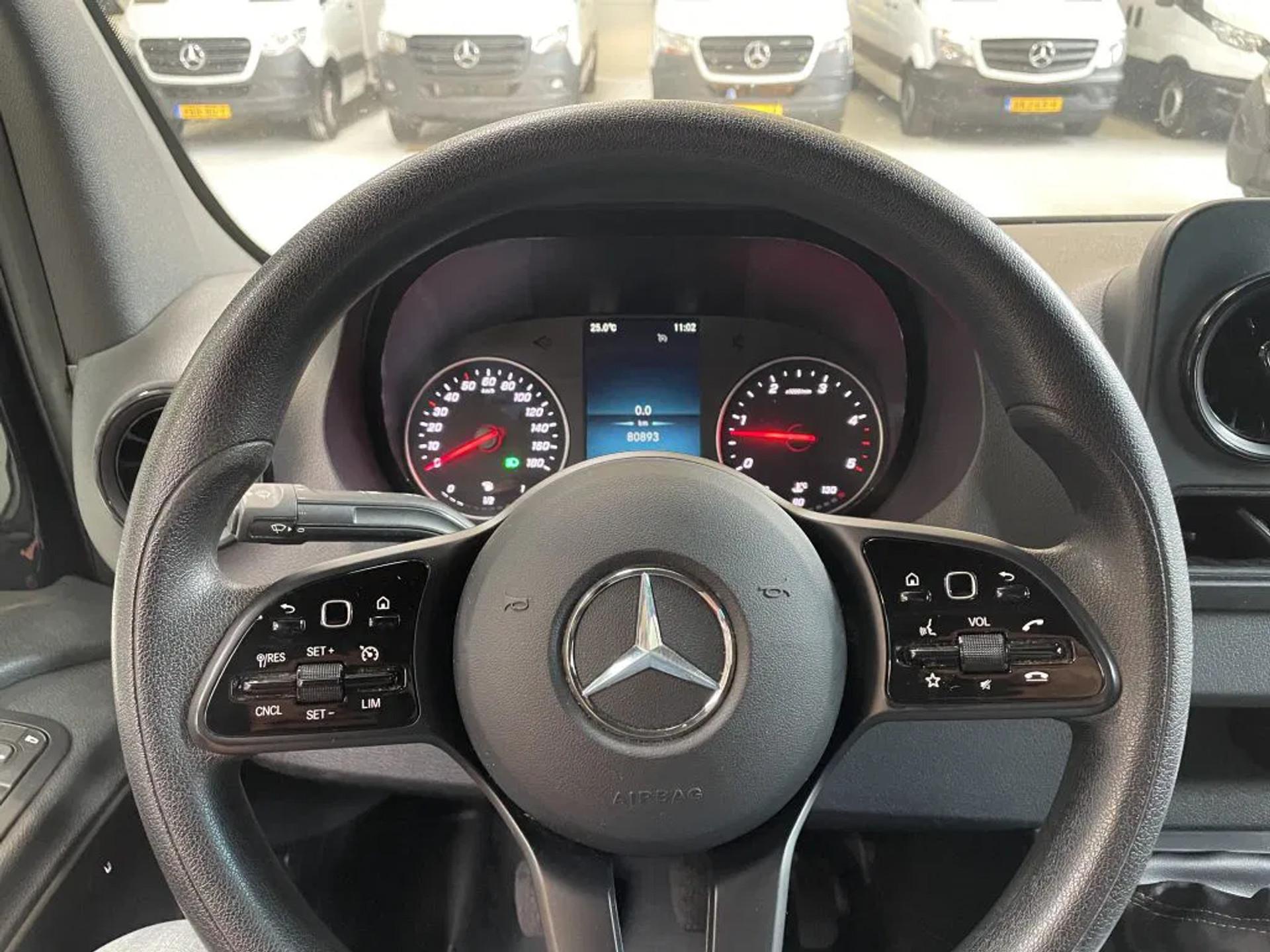 Foto 13 van Mercedes-Benz 319CDI 6 cil L3H2 Airco Navi Cruisecontrol 270 Graden Deuren