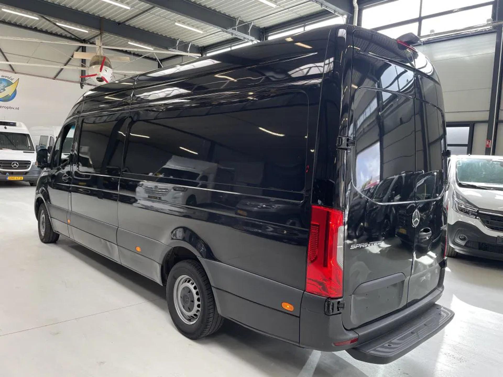 Foto 2 van Mercedes-Benz 319CDI 6 cil L3H2 Airco Navi Cruisecontrol 270 Graden Deuren
