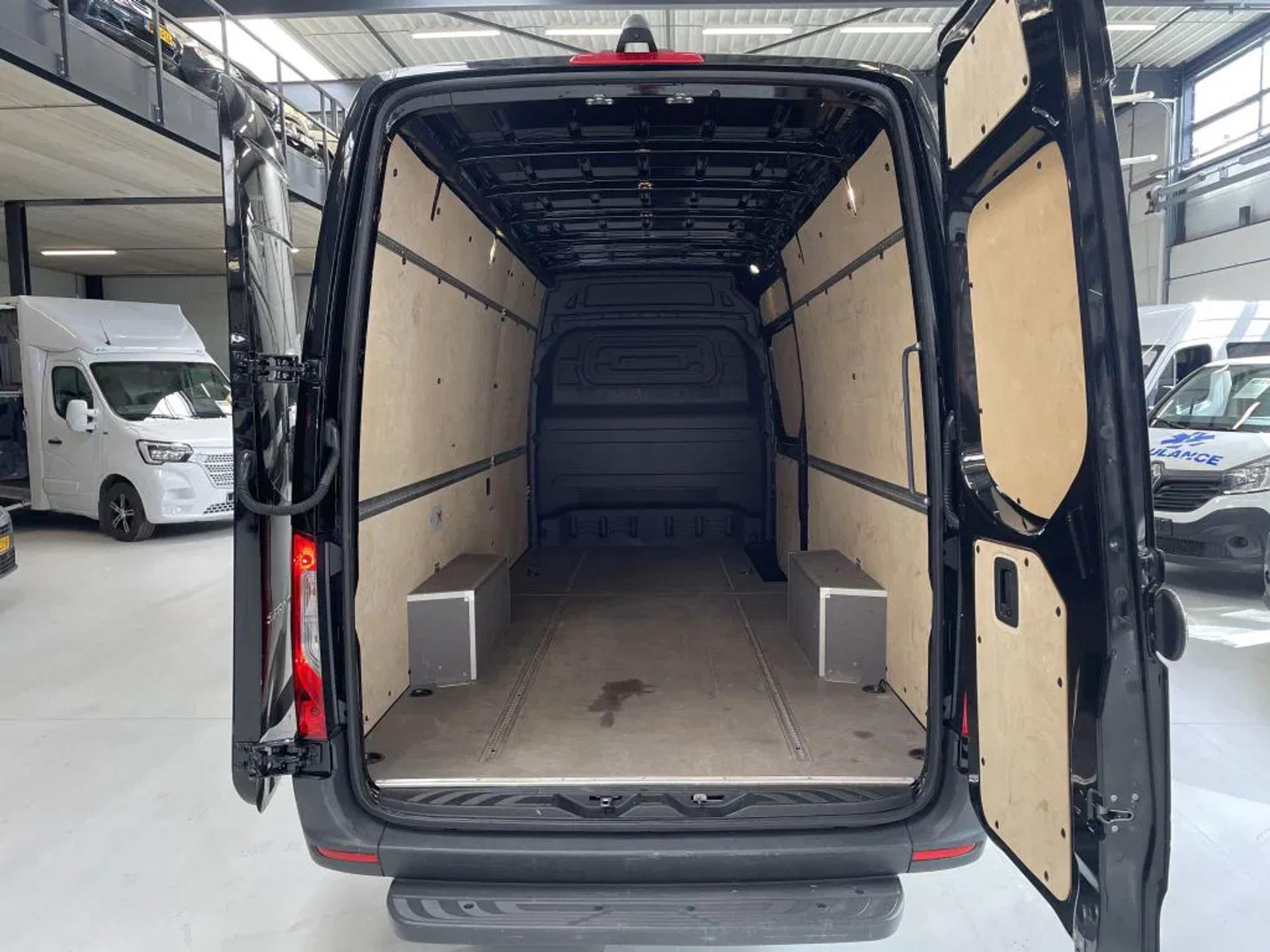 Foto 5 van Mercedes-Benz 319CDI 6 cil L3H2 Airco Navi Cruisecontrol 270 Graden Deuren