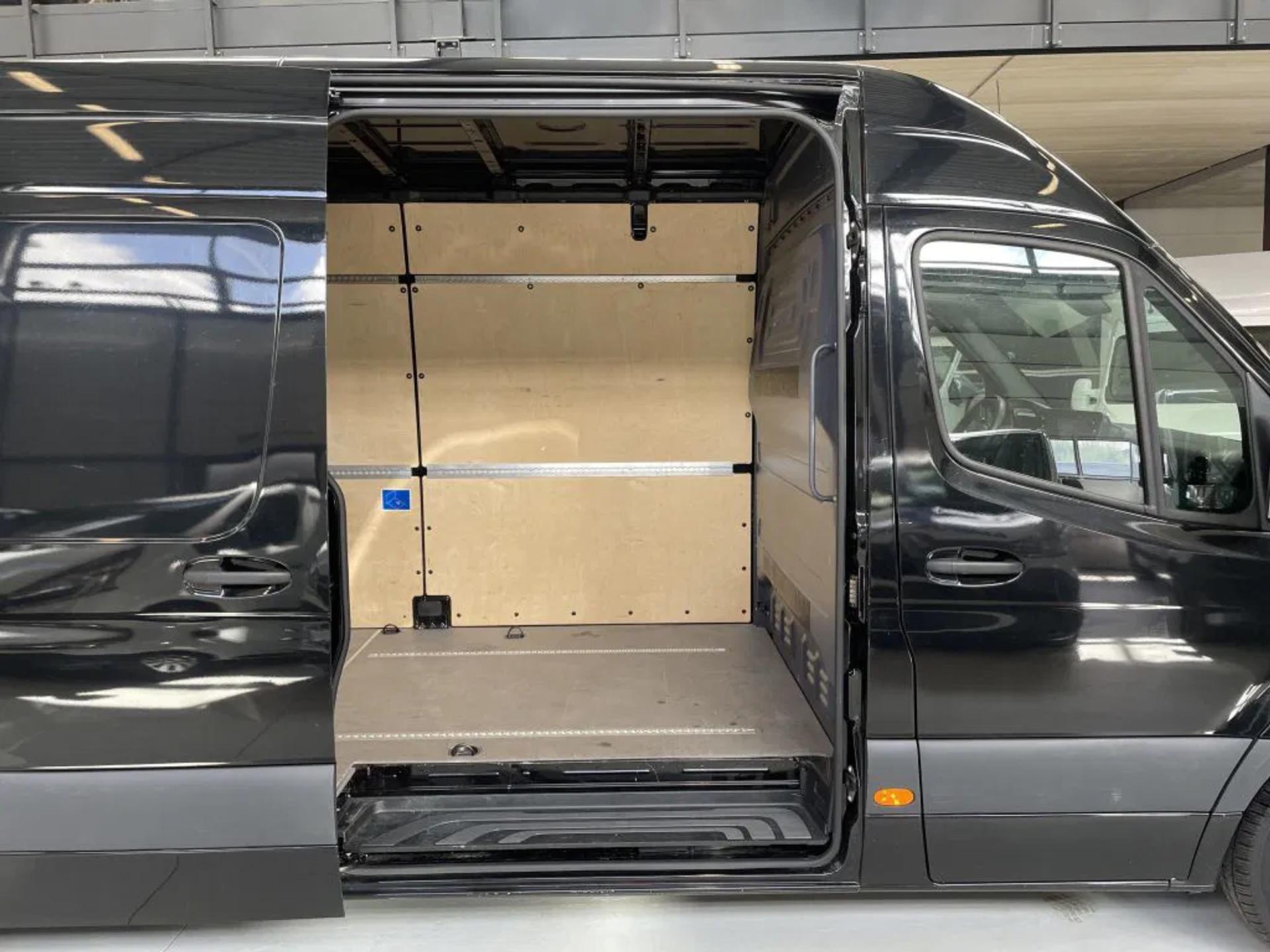 Foto 7 van Mercedes-Benz 319CDI 6 cil L3H2 Airco Navi Cruisecontrol 270 Graden Deuren