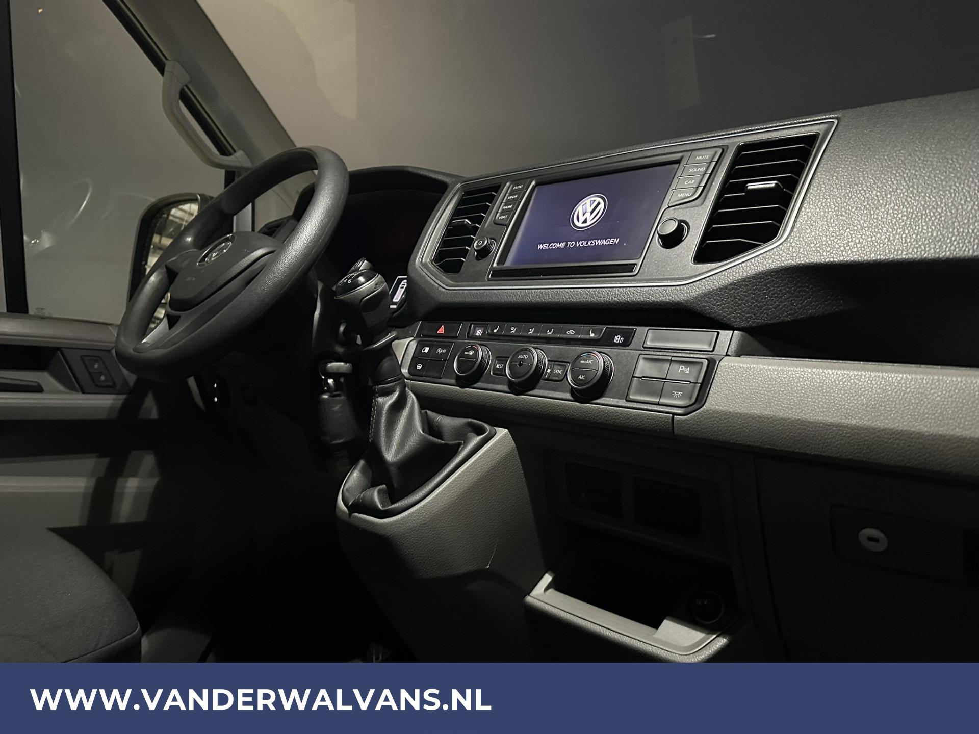 Foto 15 van Volkswagen Crafter 2.0 TDI 140pk L3H2 L2H1 Euro6 Airco | 2x zijdeur | Apple Carplay | Android Auto