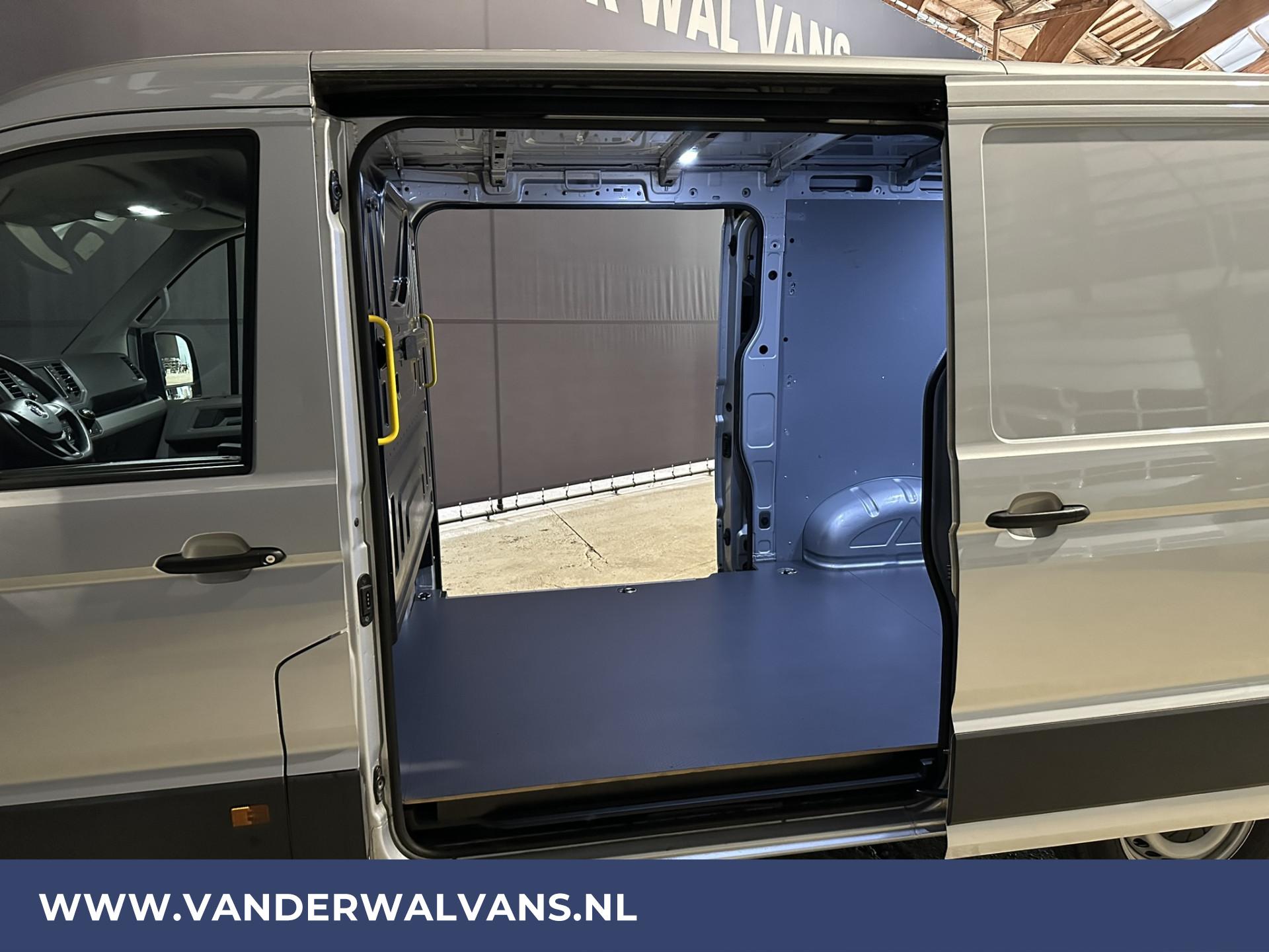 Foto 2 van Volkswagen Crafter 2.0 TDI 140pk L3H2 L2H1 Euro6 Airco | 2x zijdeur | Apple Carplay | Android Auto