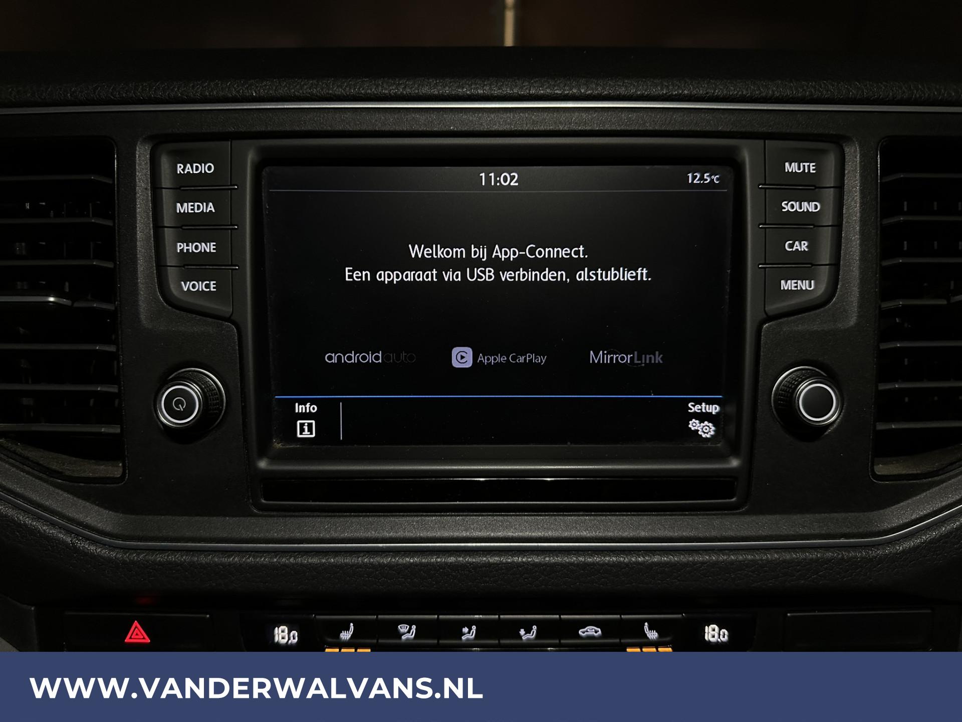 Foto 6 van Volkswagen Crafter 2.0 TDI 140pk L3H2 L2H1 Euro6 Airco | 2x zijdeur | Apple Carplay | Android Auto