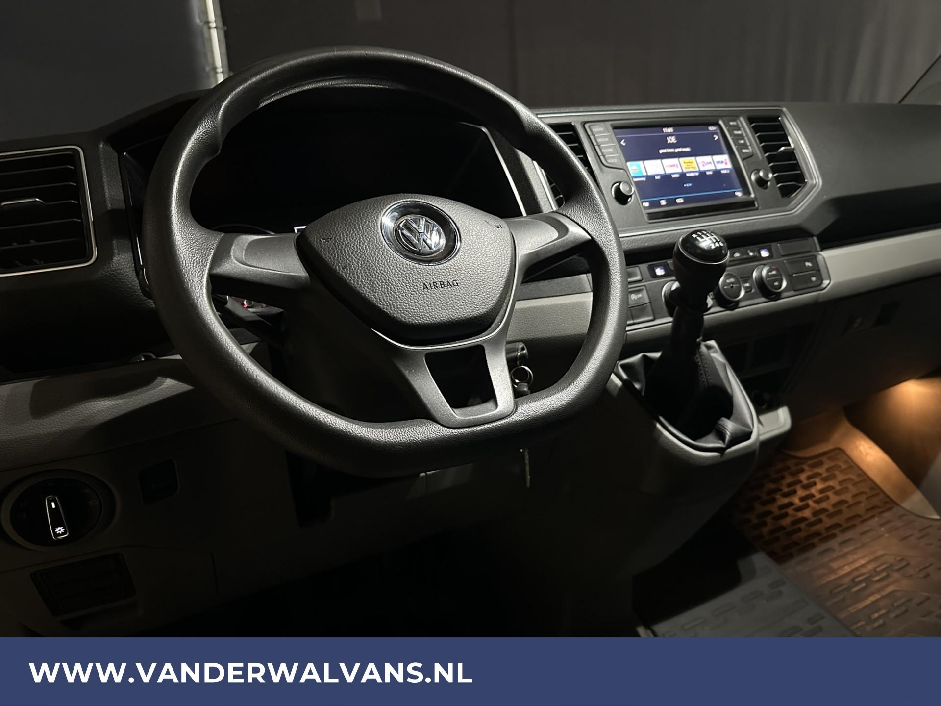 Foto 8 van Volkswagen Crafter 2.0 TDI 140pk L3H2 L2H1 Euro6 Airco | 2x zijdeur | Apple Carplay | Android Auto