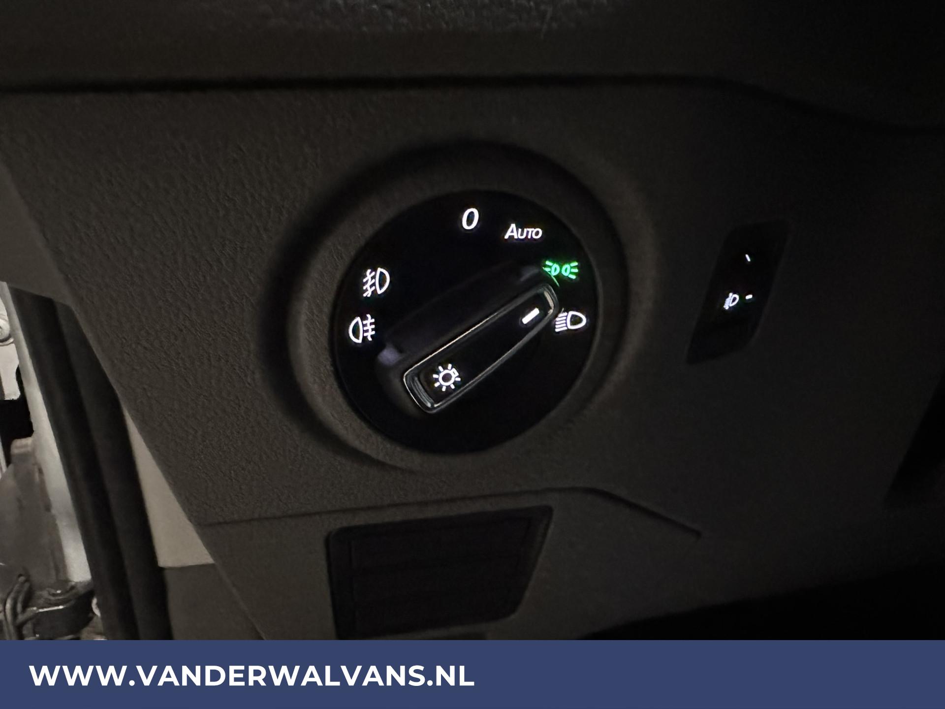 Foto 9 van Volkswagen Crafter 2.0 TDI 140pk L3H2 L2H1 Euro6 Airco | 2x zijdeur | Apple Carplay | Android Auto