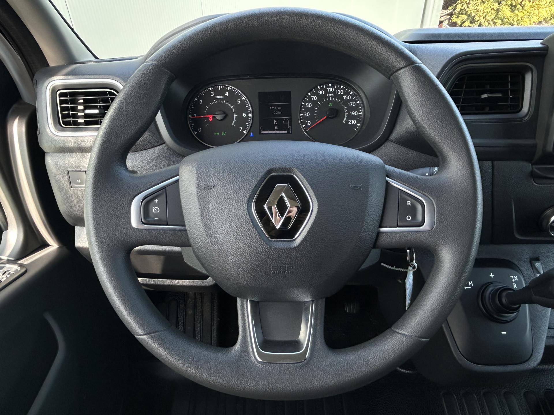 Foto 11 van Renault T35 2.3 DCI 180 PK AUTOMAAT / BPM VRIJ / L2H2 / 17.527 KM !! / 1e. EIG / SORTIMO INRICHTING / AIRCO / CRUISE / CAMERA