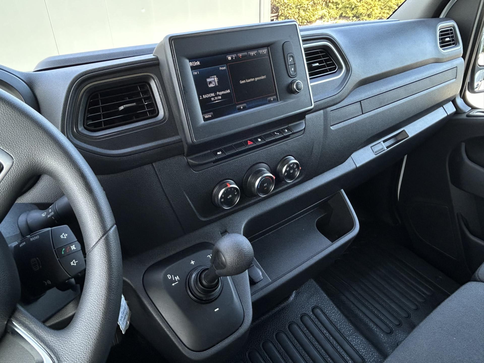 Foto 12 van Renault T35 2.3 DCI 180 PK AUTOMAAT / BPM VRIJ / L2H2 / 17.527 KM !! / 1e. EIG / SORTIMO INRICHTING / AIRCO / CRUISE / CAMERA