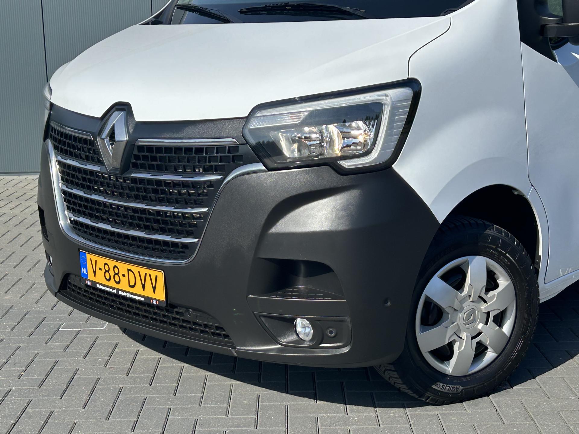 Foto 18 van Renault T35 2.3 DCI 180 PK AUTOMAAT / BPM VRIJ / L2H2 / 17.527 KM !! / 1e. EIG / SORTIMO INRICHTING / AIRCO / CRUISE / CAMERA