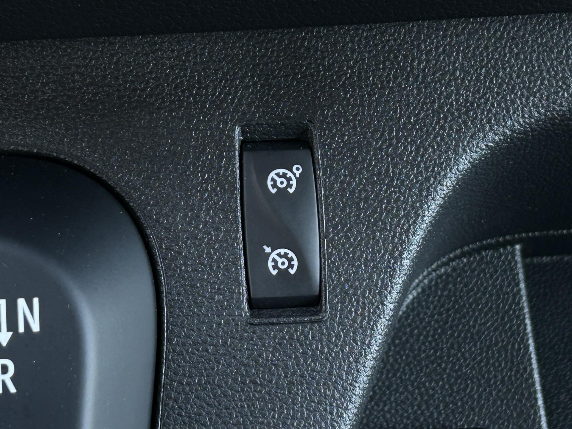 Foto 8 van Renault T35 2.3 DCI 180 PK AUTOMAAT / BPM VRIJ / L2H2 / 17.527 KM !! / 1e. EIG / SORTIMO INRICHTING / AIRCO / CRUISE / CAMERA