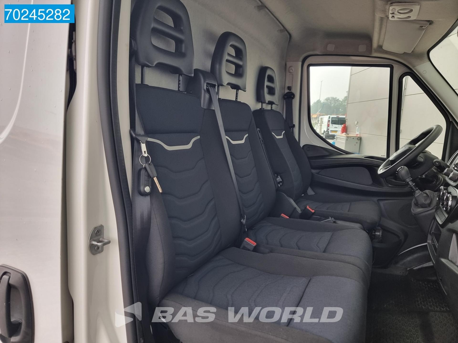 Foto 9 van Iveco 35S14 L2H2 Euro6 Airco Cruise 12m3 Airco Cruise control