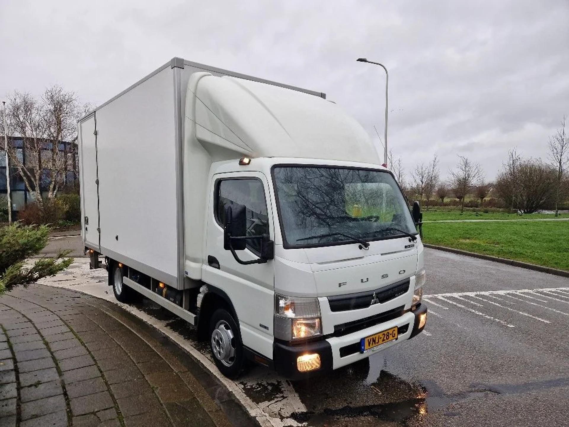 Foto 10 van FUSO Canter 3C15 MT 340 Bakwagen met 1.000 Kg laadklep