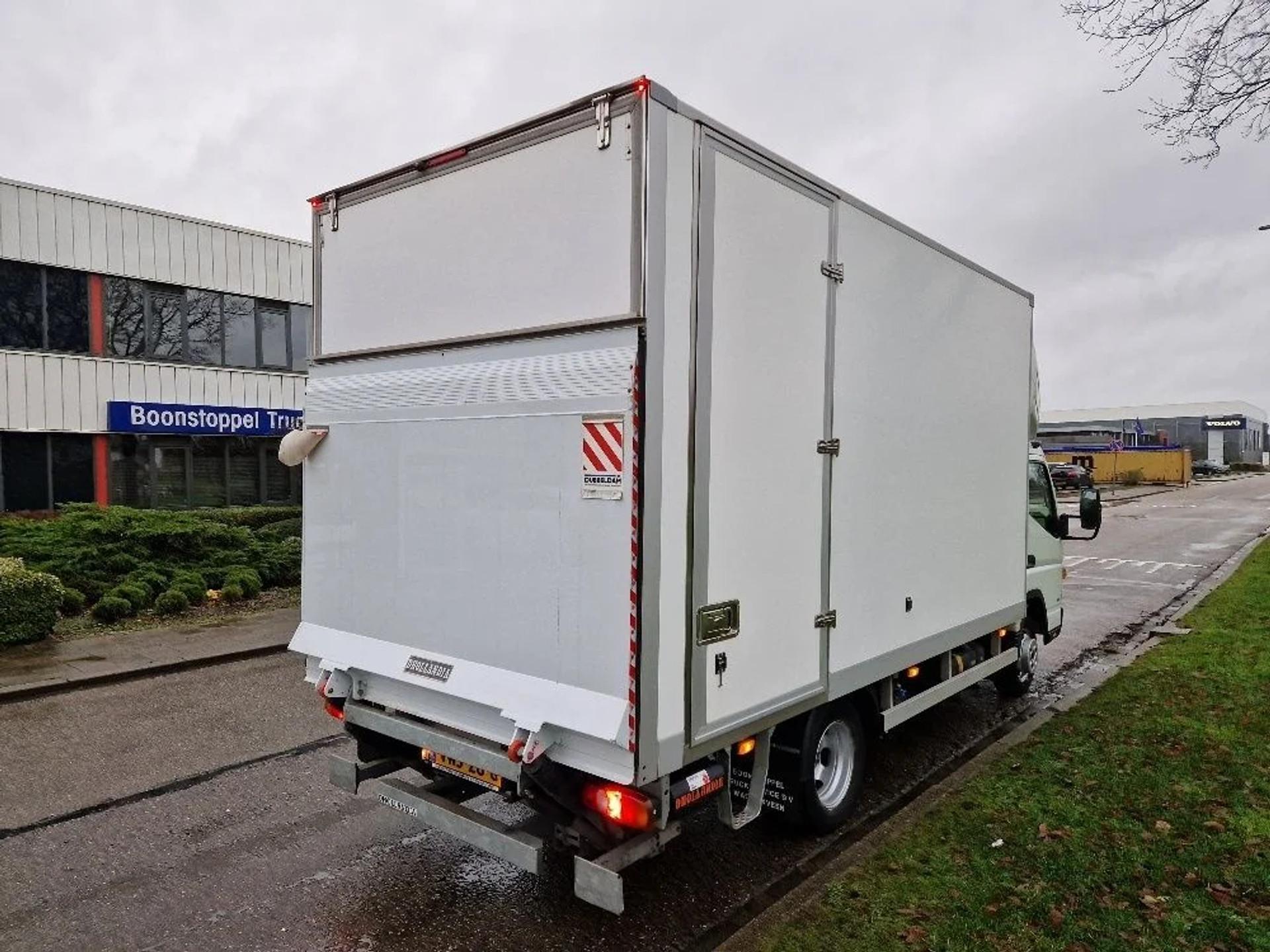 Foto 4 van FUSO Canter 3C15 MT 340 Bakwagen met 1.000 Kg laadklep