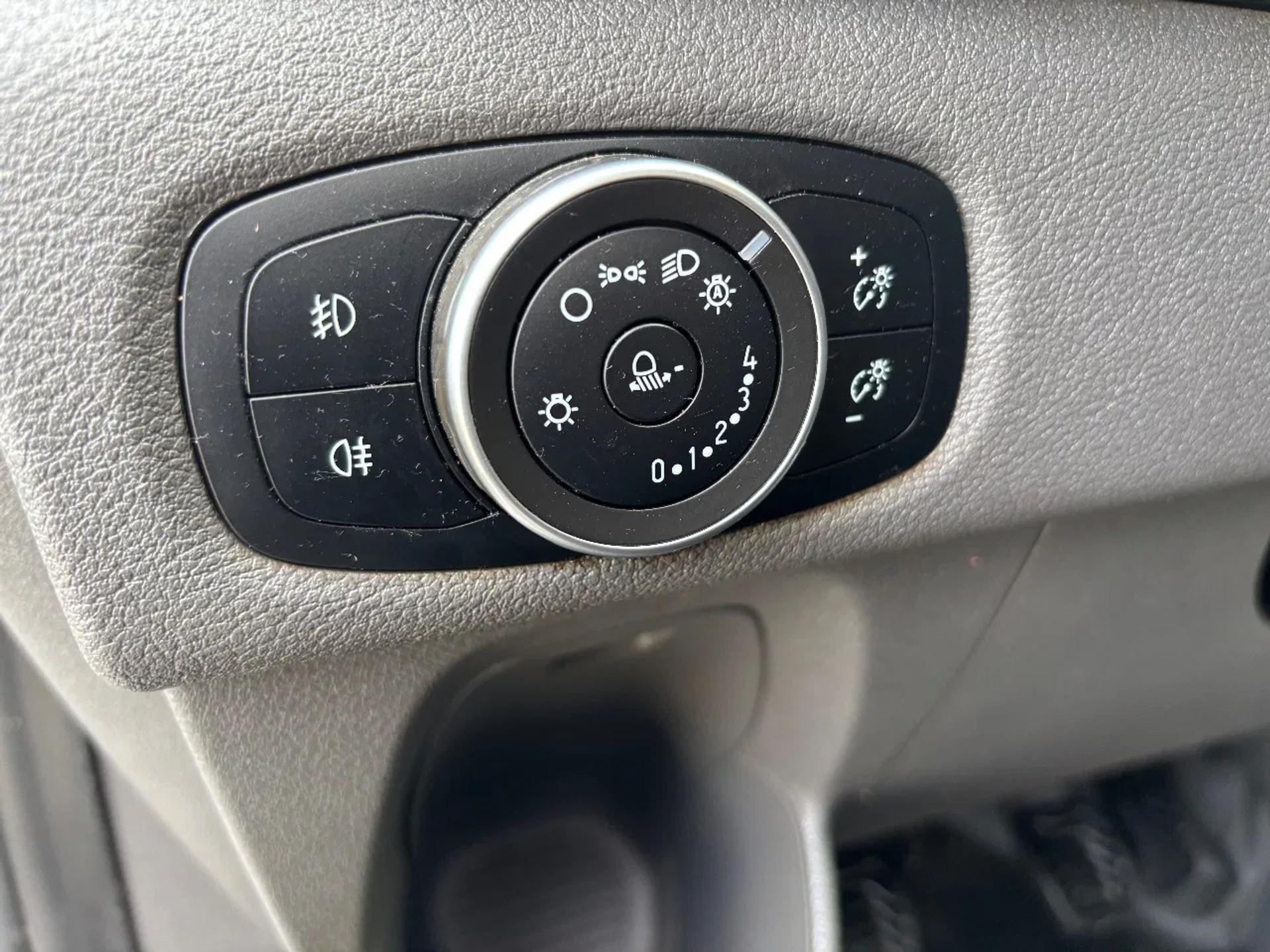 Foto 12 van Ford 2.0TDCI L2H1 Airco Navi Camera Cruisecontrol Trekhaak