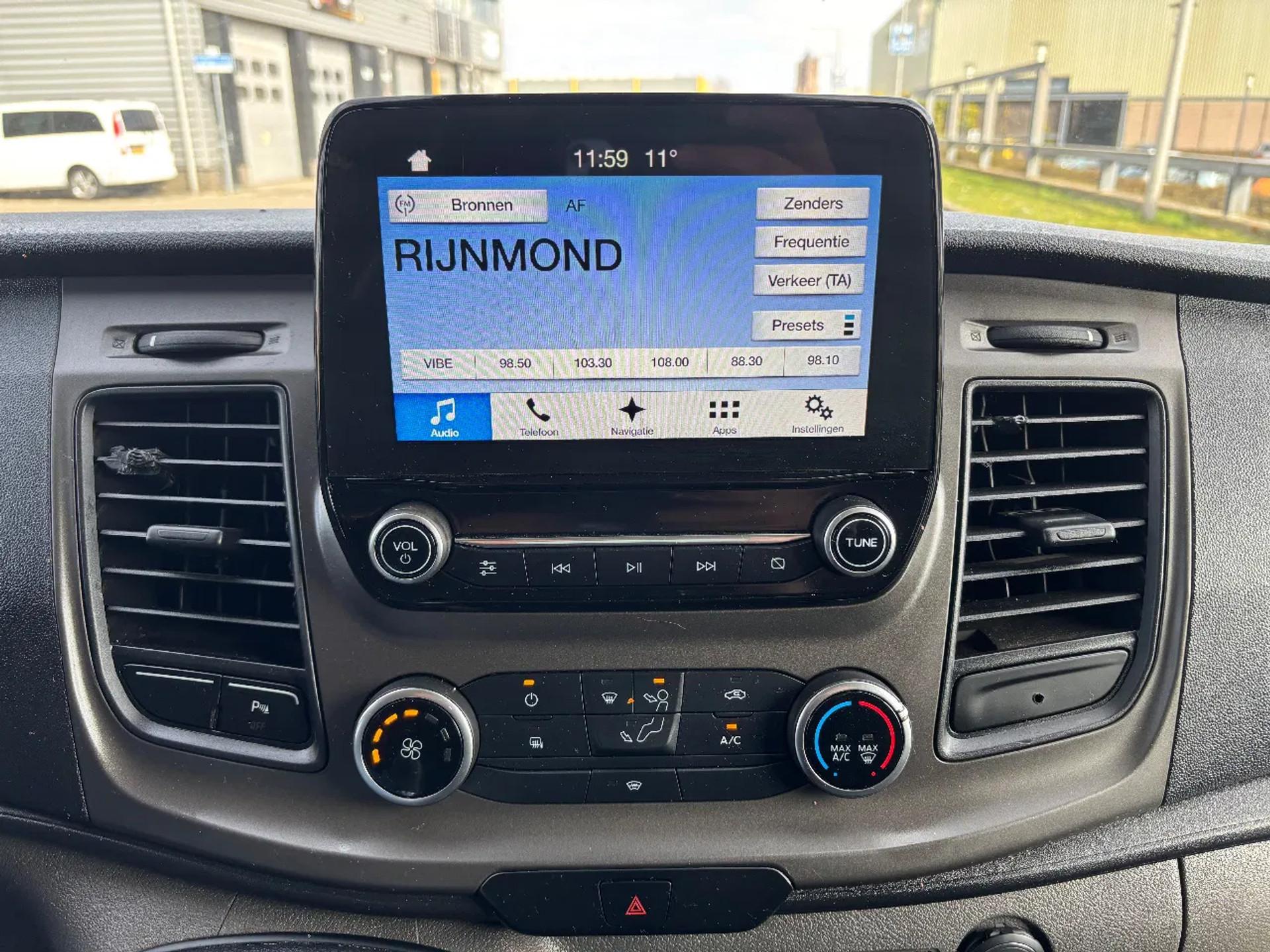 Foto 15 van Ford 2.0TDCI L2H1 Airco Navi Camera Cruisecontrol Trekhaak