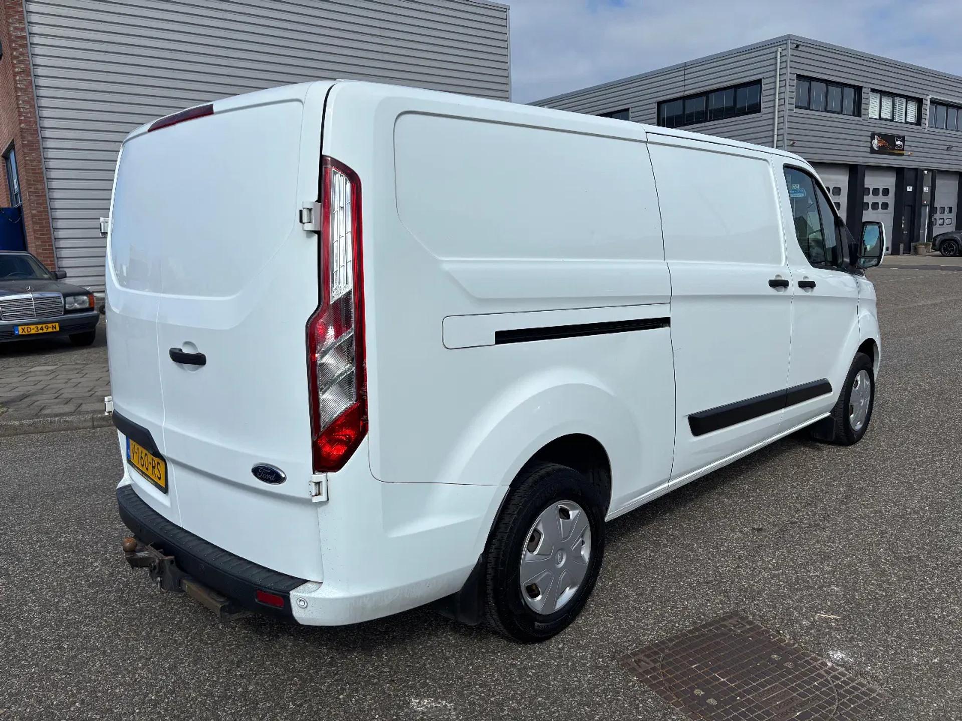 Foto 4 van Ford 2.0TDCI L2H1 Airco Navi Camera Cruisecontrol Trekhaak
