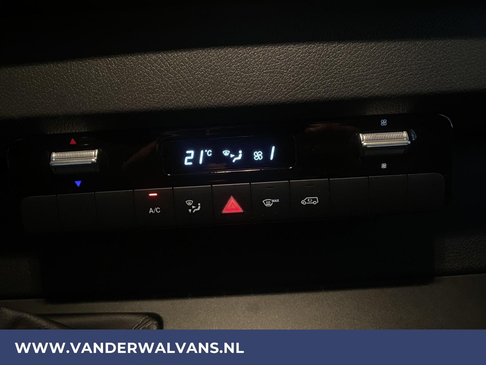 Foto 4 van Mercedes-Benz Sprinter 316 CDI 163pk Bakwagen + Laadklep Euro6 Airco | Navigatie | Camera
