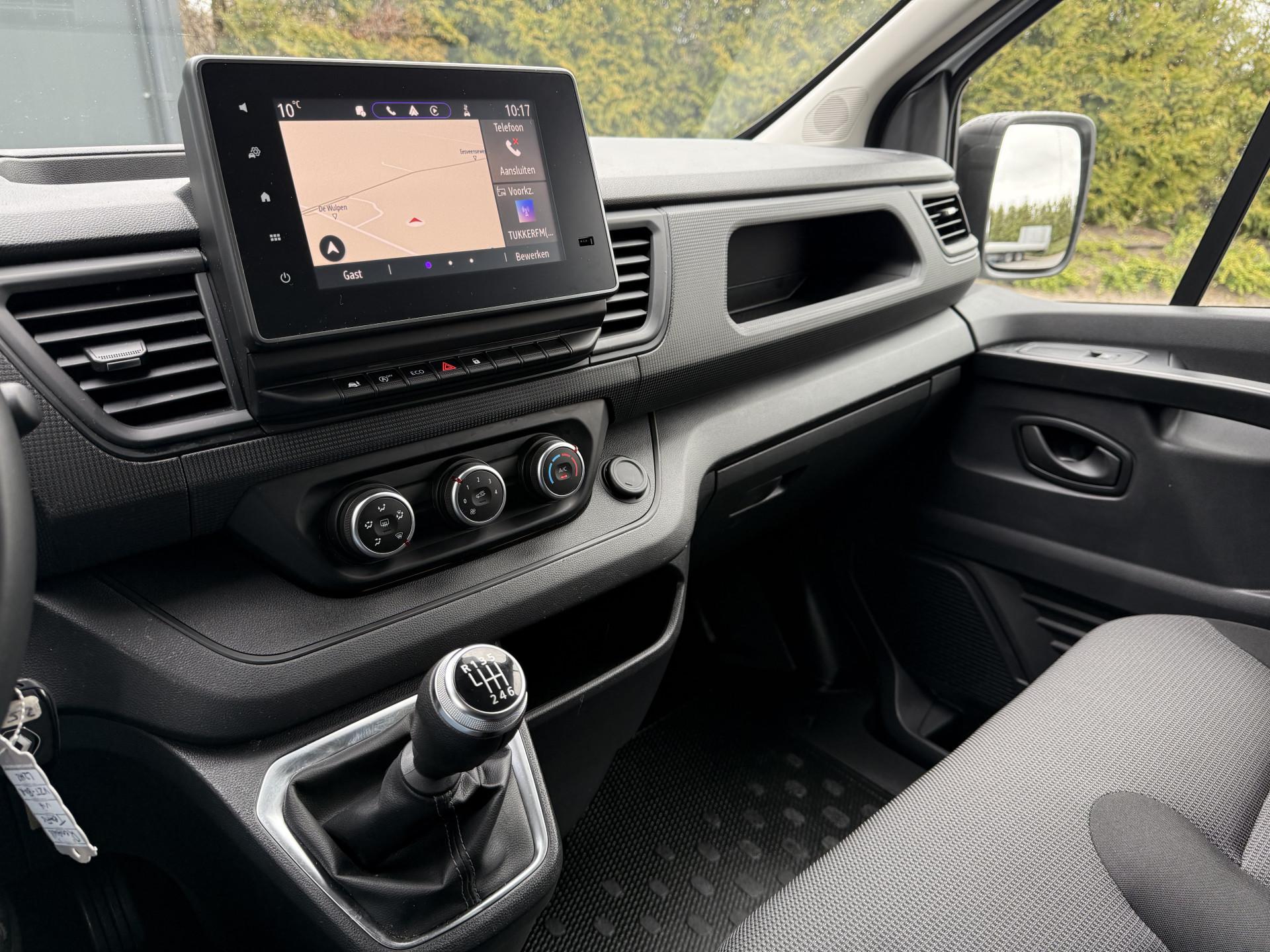 Foto 13 van Renault 2.0 Blue dC1 150 PK / L2H2 / 1e EIG. / SORTIMO INRICHTING / LED / AIRCO / CRUISE / NAVI / 3-ZITS