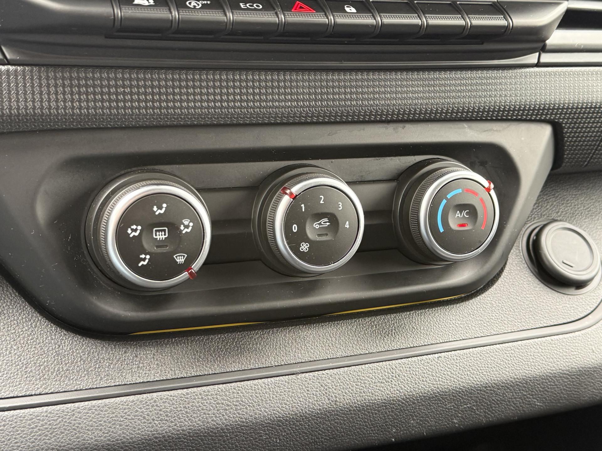 Foto 17 van Renault 2.0 Blue dC1 150 PK / L2H2 / 1e EIG. / SORTIMO INRICHTING / LED / AIRCO / CRUISE / NAVI / 3-ZITS