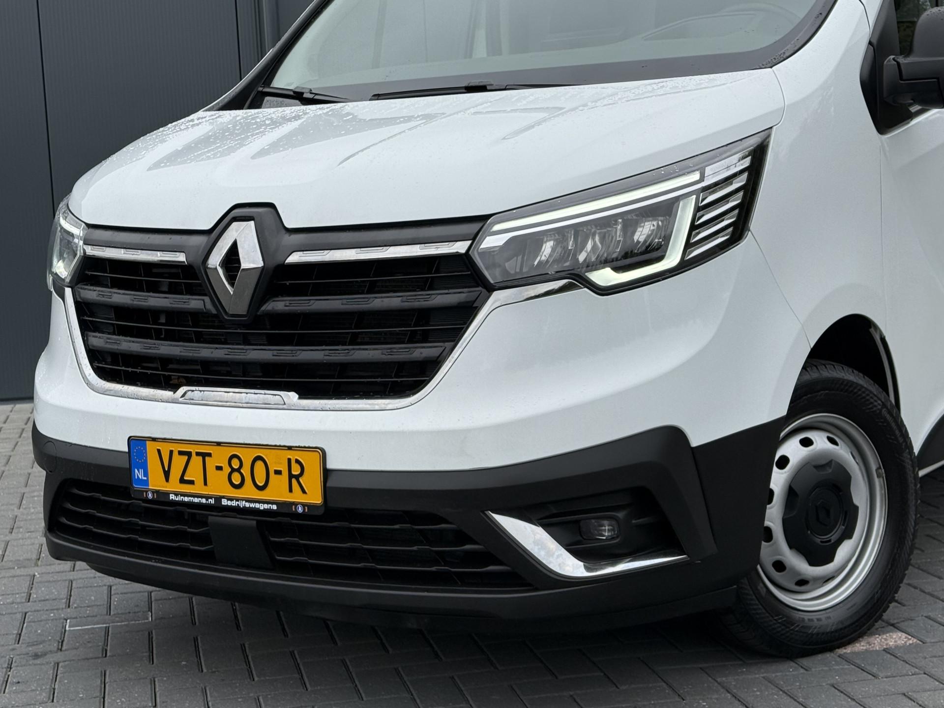Foto 19 van Renault 2.0 Blue dC1 150 PK / L2H2 / 1e EIG. / SORTIMO INRICHTING / LED / AIRCO / CRUISE / NAVI / 3-ZITS