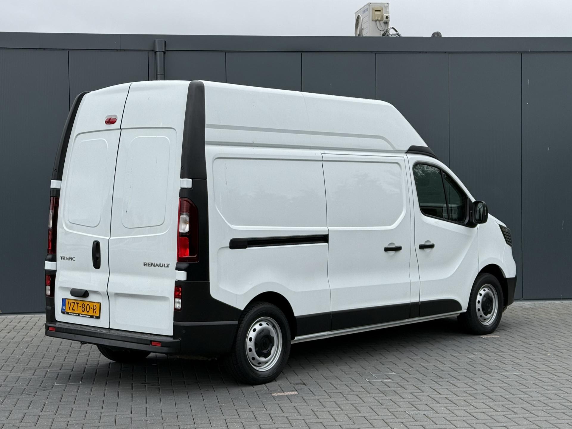 Foto 2 van Renault 2.0 Blue dC1 150 PK / L2H2 / 1e EIG. / SORTIMO INRICHTING / LED / AIRCO / CRUISE / NAVI / 3-ZITS