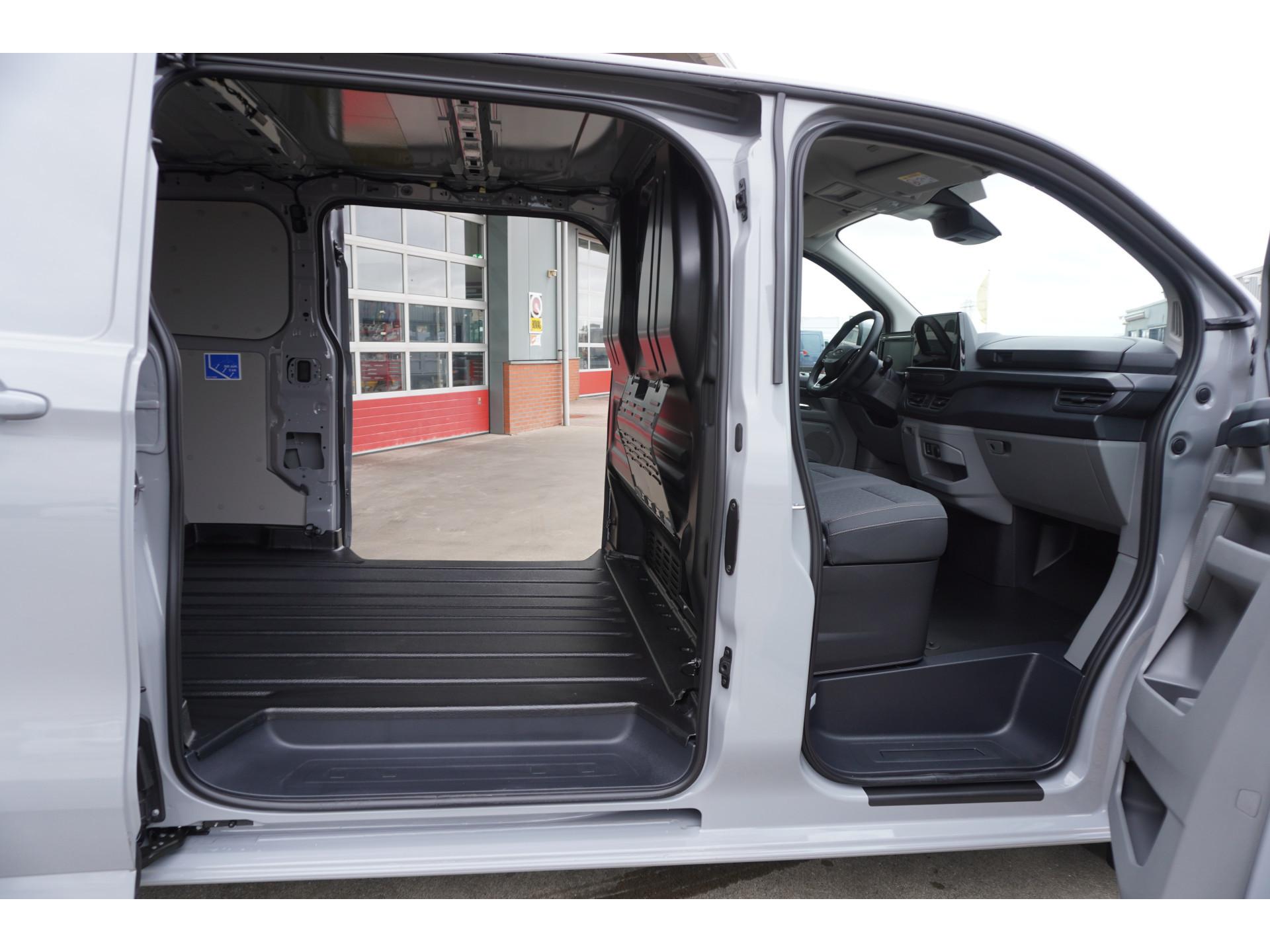 Foto 12 van Ford 320 2.0 TDCI 170PK L2H1 Limited Automaat Schuifdeur L/R