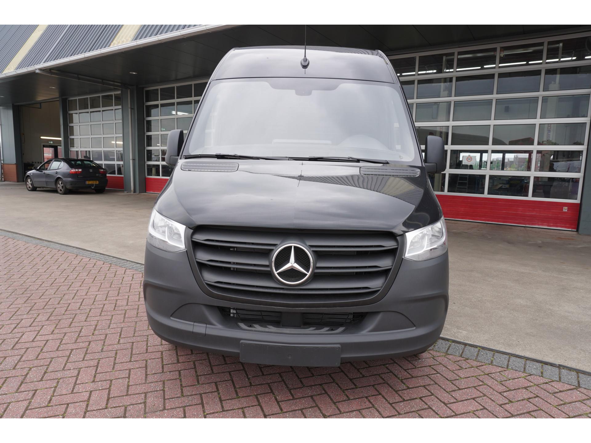 Foto 10 van Mercedes-Benz Sprinter 317CDI 170PK L3H2 RWD Automaat