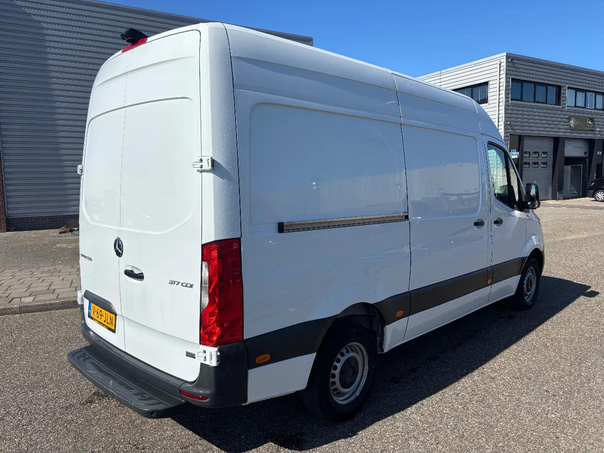 Foto 4 van Mercedes-Benz 317CDI L2H2 Automaat Airco Navi Cruisecontrol 47000KM