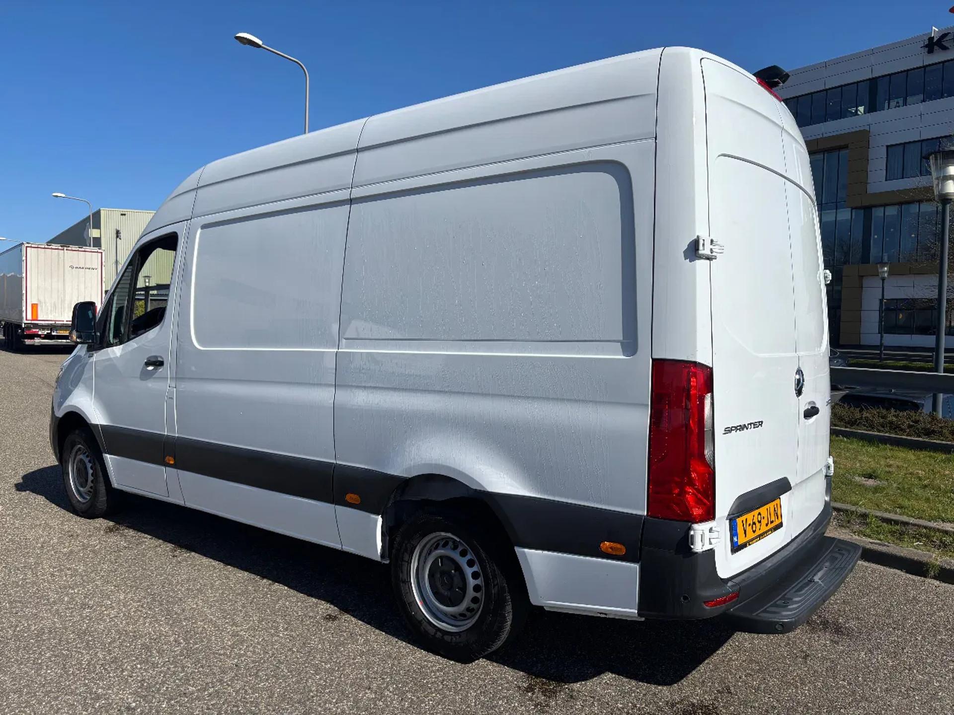 Foto 5 van Mercedes-Benz 317CDI L2H2 Automaat Airco Navi Cruisecontrol 47000KM