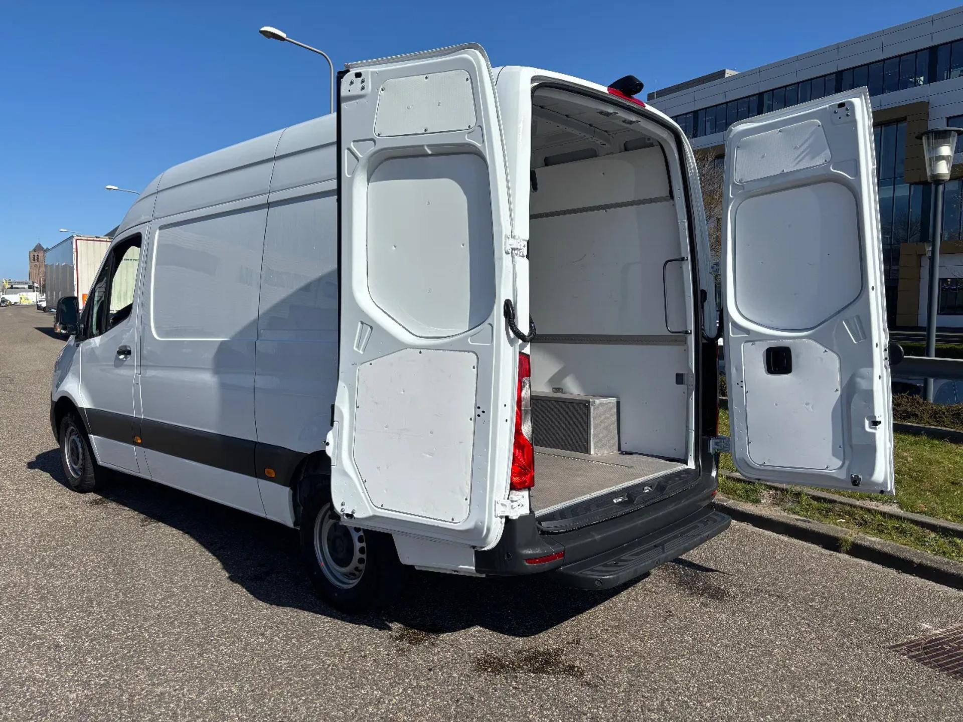 Foto 7 van Mercedes-Benz 317CDI L2H2 Automaat Airco Navi Cruisecontrol 47000KM