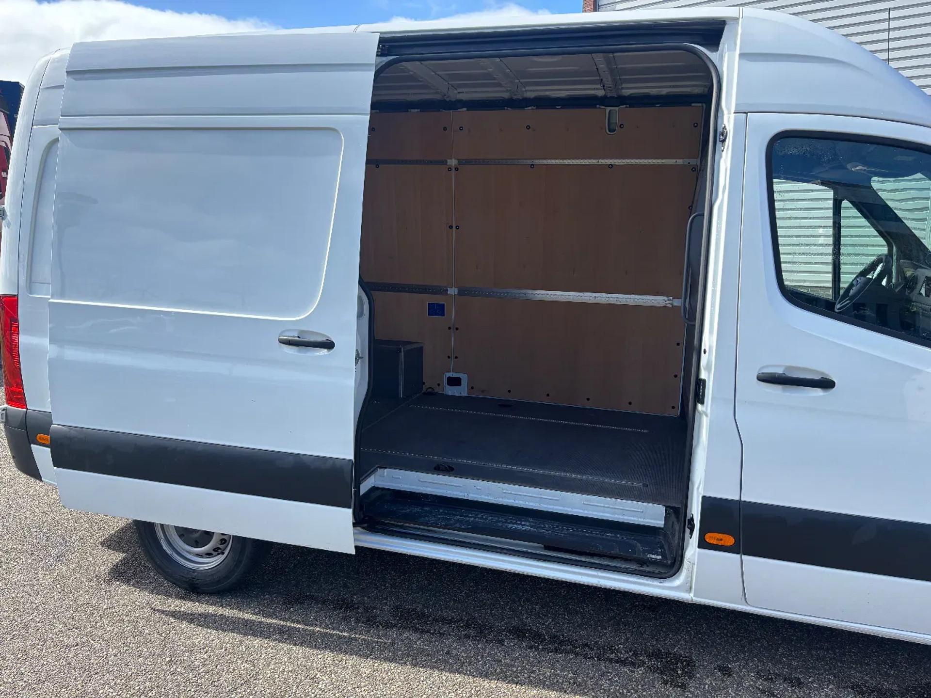 Foto 11 van Mercedes-Benz 317CDI L2H2 Automaat Airco Navi Cruisecontrol 38000KM BPM VRIJ