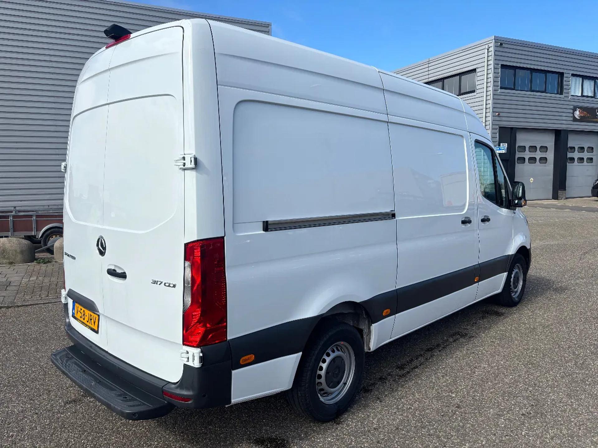 Foto 4 van Mercedes-Benz 317CDI L2H2 Automaat Airco Navi Cruisecontrol 38000KM BPM VRIJ