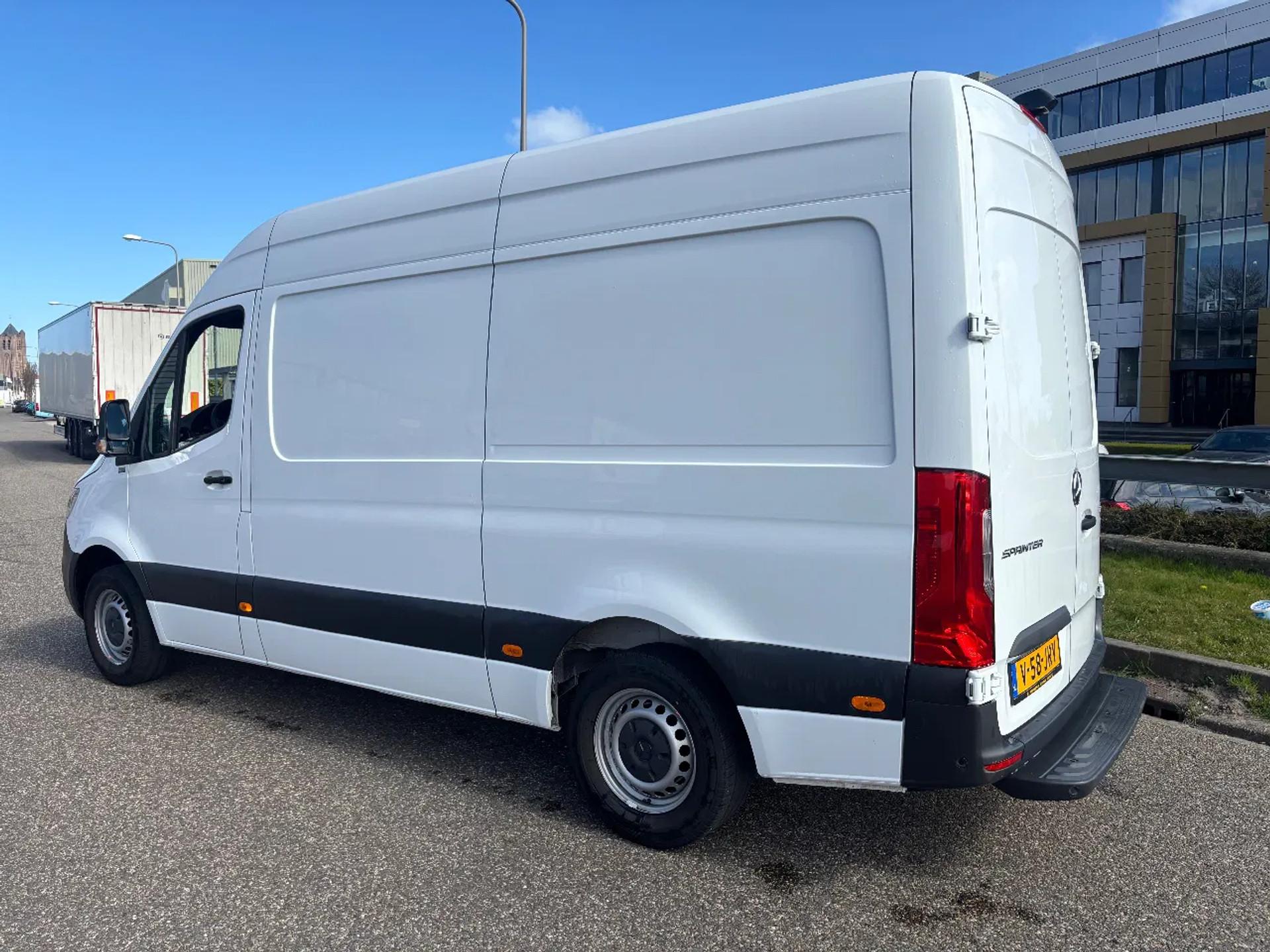 Foto 5 van Mercedes-Benz 317CDI L2H2 Automaat Airco Navi Cruisecontrol 38000KM BPM VRIJ
