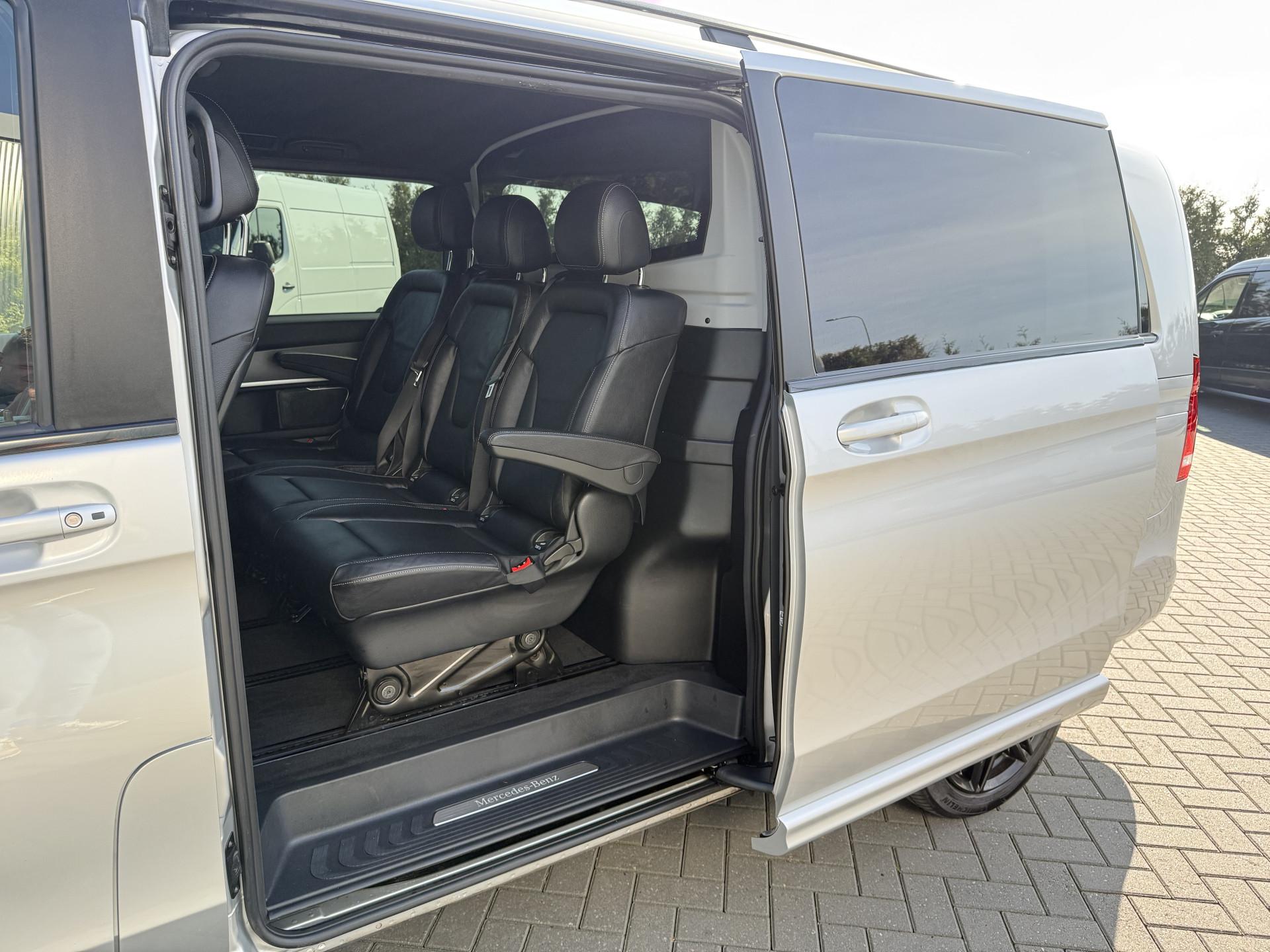 Foto 9 van Mercedes-Benz 300d 4-MATIC / 1e EIGN / ORG NL / AMG-STYLING / EXTRA LANG L3 / DUBBEL CABINE / 2x SCHUIFDEUR / ACHTERKLEP / TREKHAAK