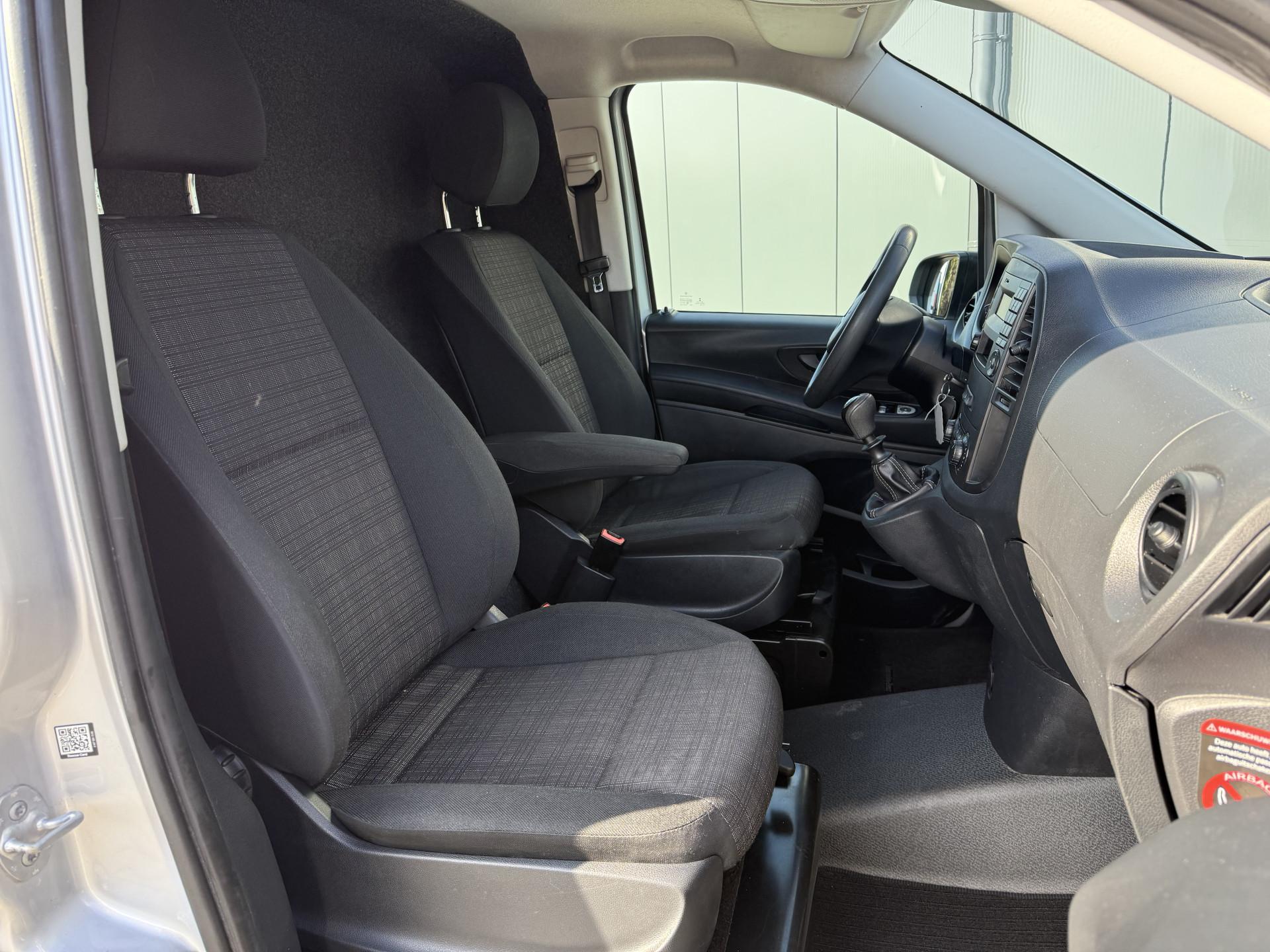 Foto 5 van Mercedes-Benz 114 CDI 136 PK / L3H1 / 1e EIG. / TREKHAAK / AIRCO / CRUISE / NETTE BUS