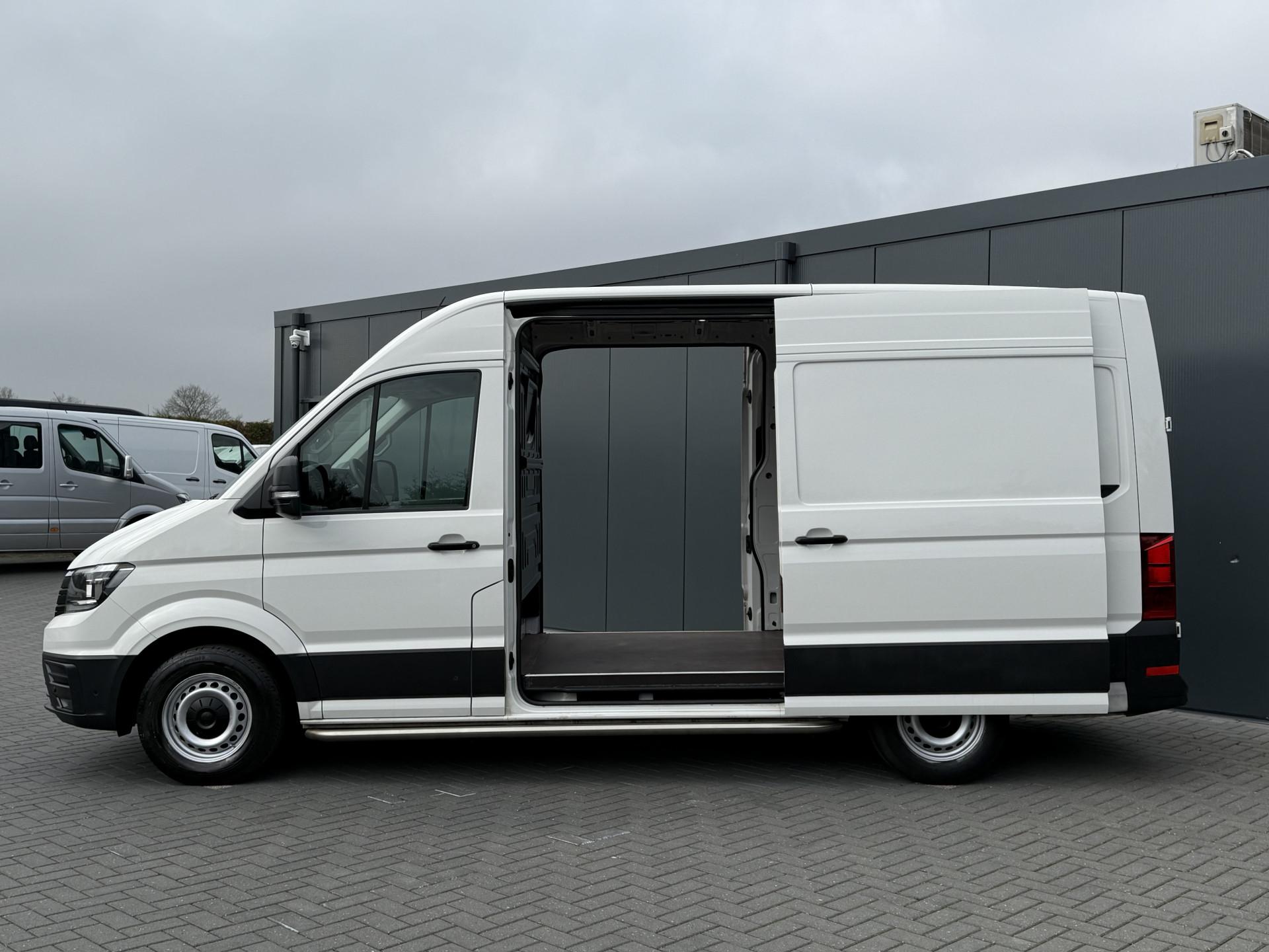 Foto 2 van Volkswagen 35 2.0 TDI HIGHLINE+ / L3H3 / 2x SCHUIFDEUR / 1e EIG. / AIRCO / CRUISE / NAVI / CAMERA / DAB