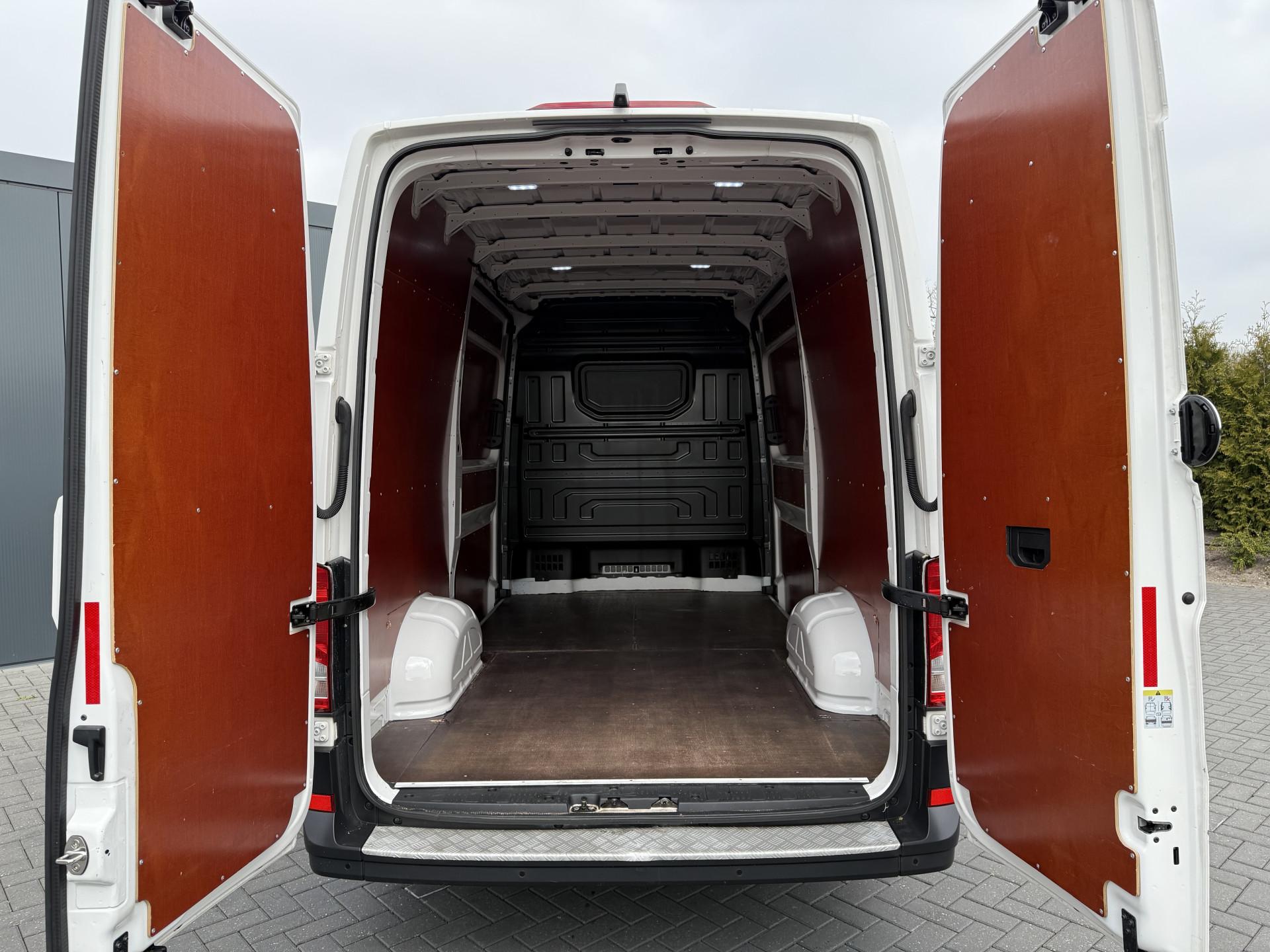 Foto 8 van Volkswagen 35 2.0 TDI HIGHLINE+ / L3H3 / 2x SCHUIFDEUR / 1e EIG. / AIRCO / CRUISE / NAVI / CAMERA / DAB