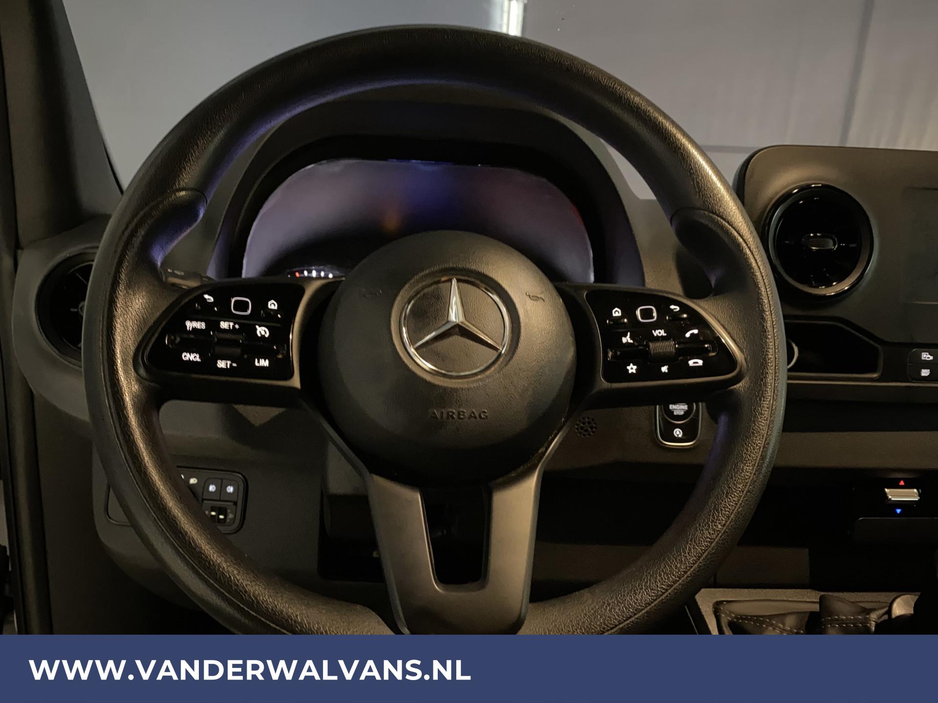 Foto 7 van Mercedes-Benz Sprinter 315CDI 150pk L3H2 Euro6 Airco | Camera | Navigatie | Cruisecontrol