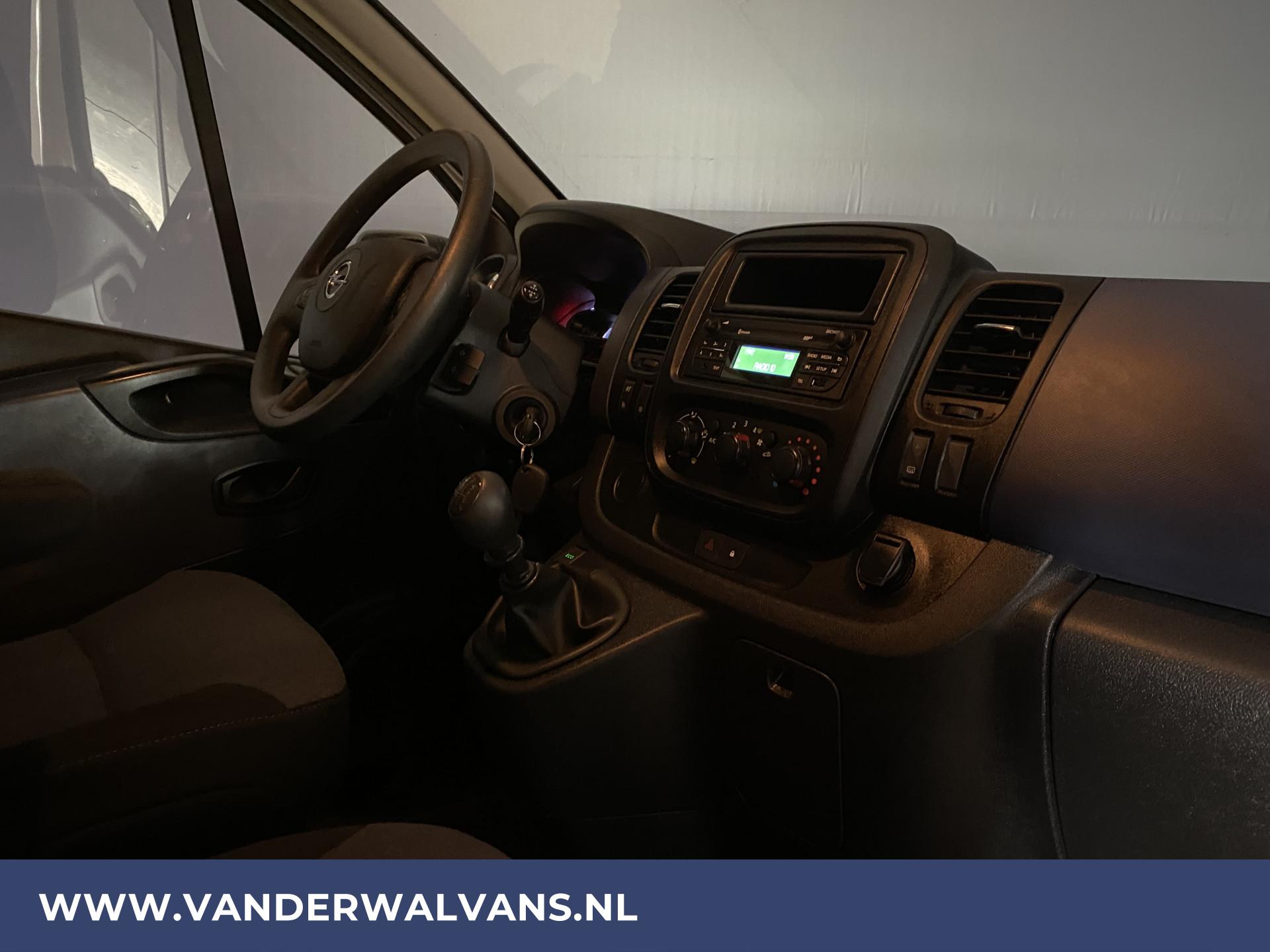 Foto 12 van Opel Vivaro 1.6CDTI 125pk L2H1 Euro6 Airco | Cruisecontrol | Trekhaak