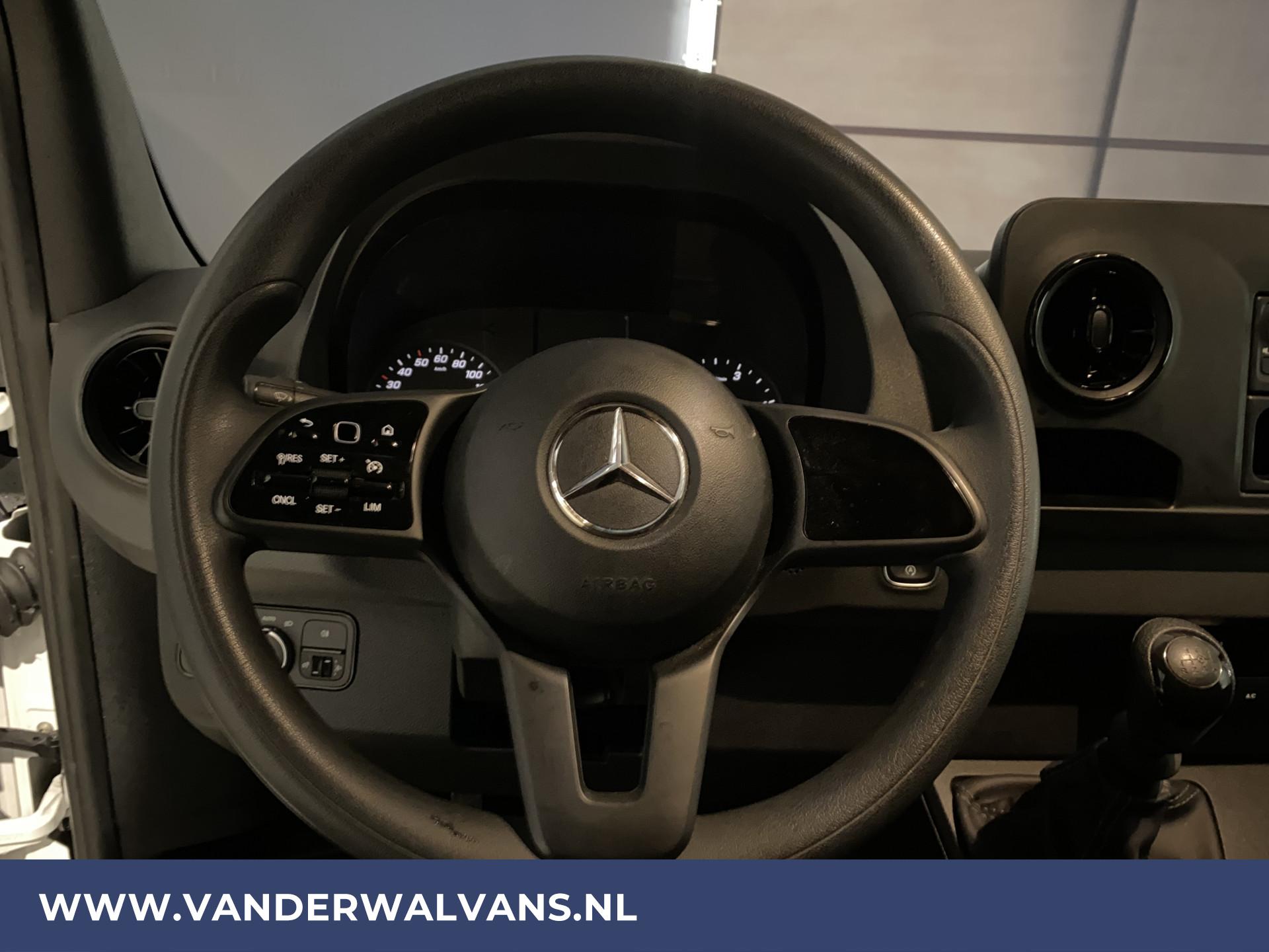 Foto 6 van Mercedes-Benz Sprinter 315CDI 150pk L3H2 Fabrieksgarantie Euro6 Airco | Cruisecontrol | Camera | Bijrijdersbank
