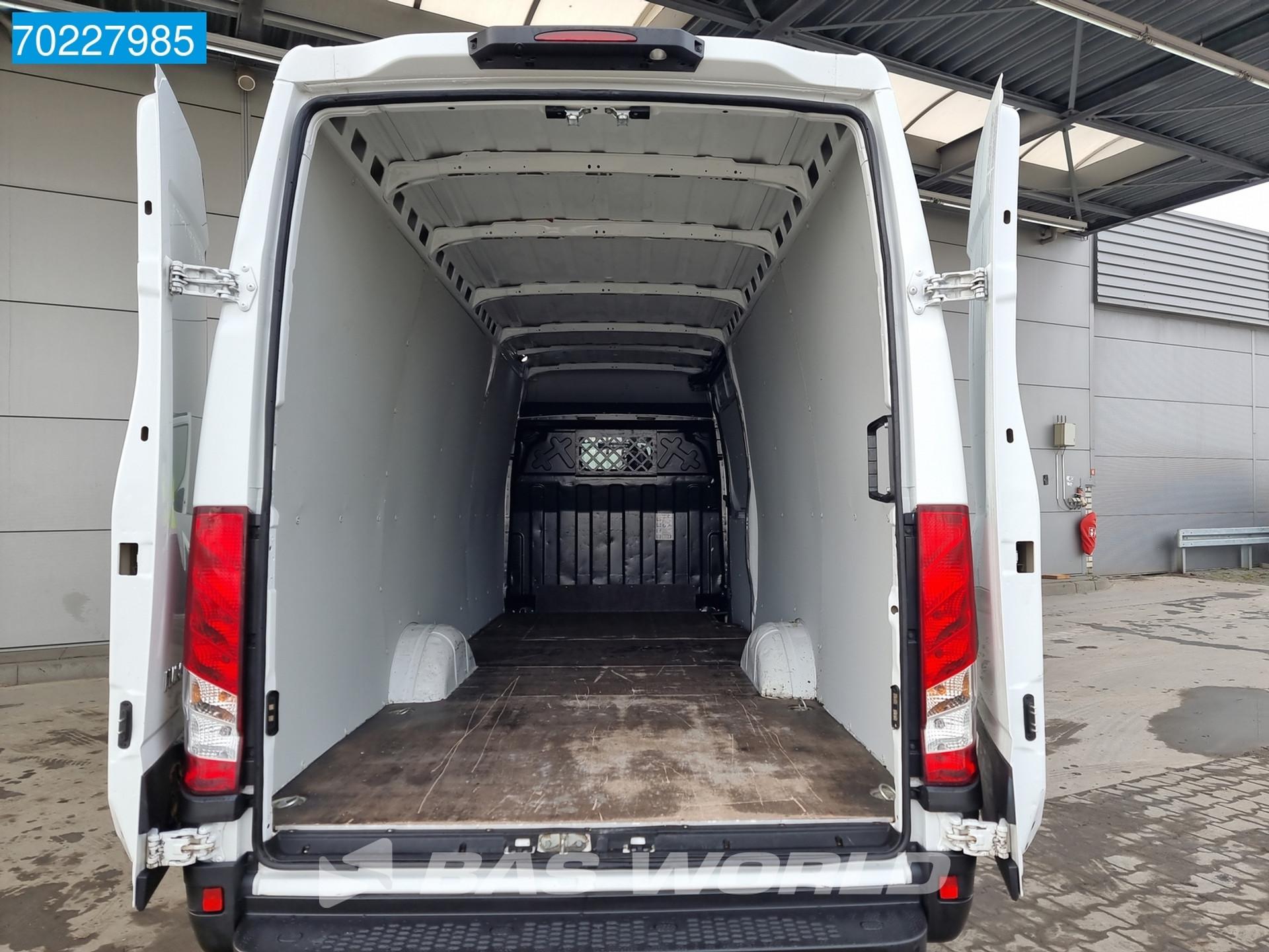 Foto 6 van Iveco Daily 35S14 Automaat Luchtvering ACC Camera LED Airco L3H2 L4H2 16m3 Airco