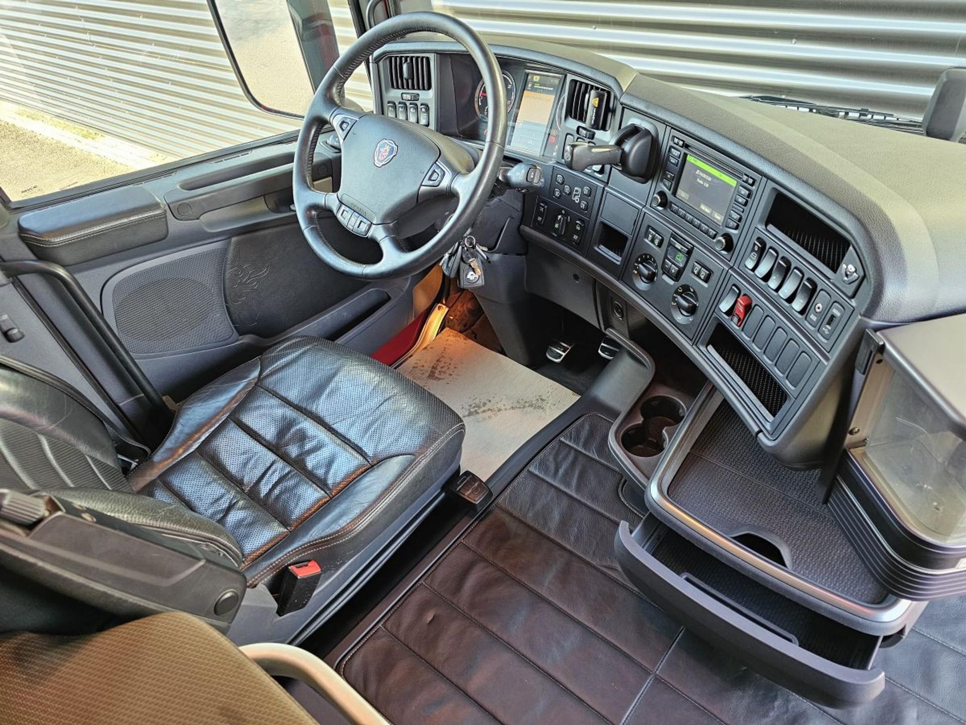 Foto 11 van Scania R580 6X2 / V8 / FULL AIR / RETARDER / PTO / WB 290CM