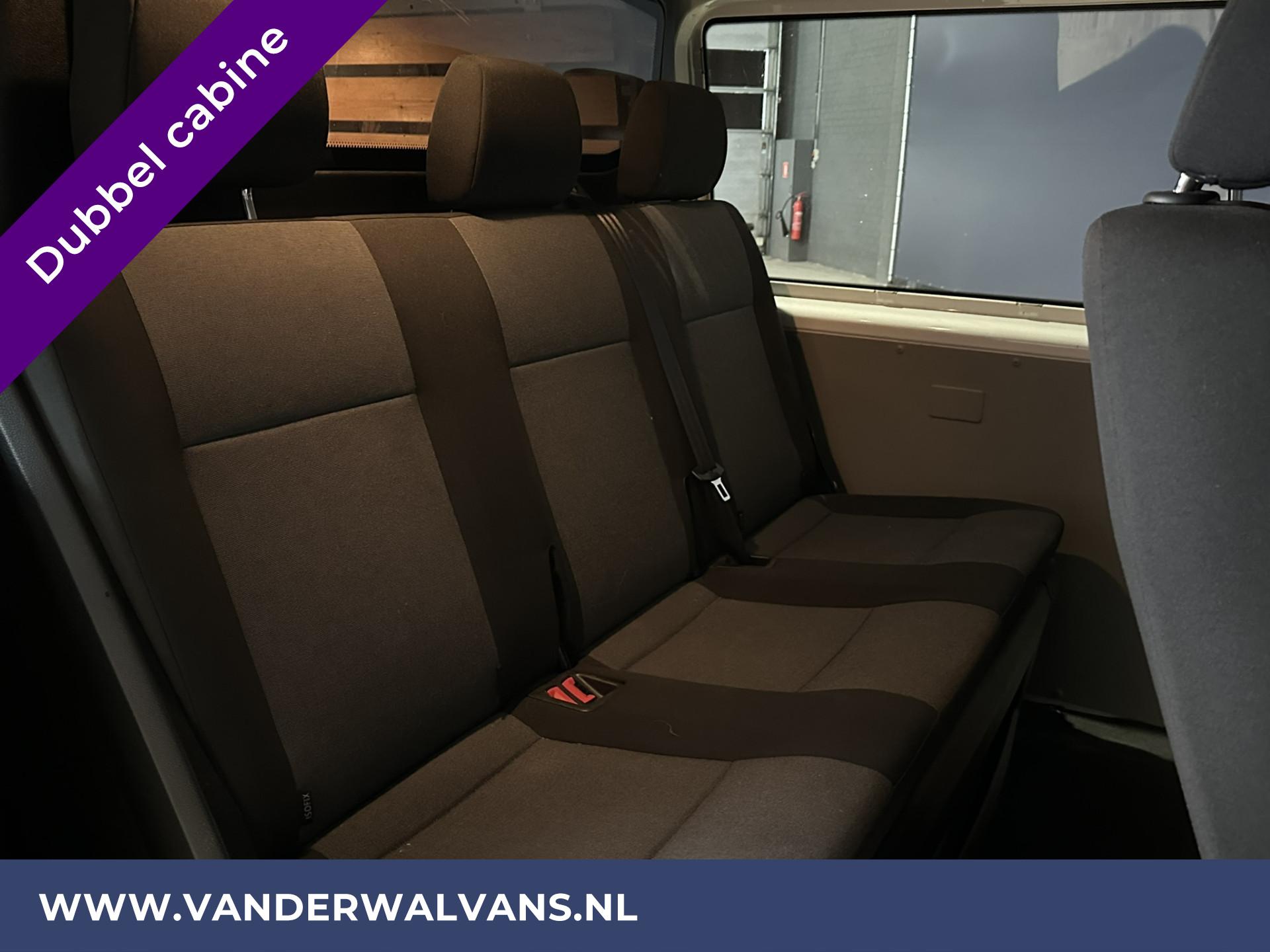Foto 2 van Volkswagen Transporter 2.0 TDI L2H1 Dubbele cabine Euro6 Airco | Trekhaak | Imperiaal | Parkeersensoren