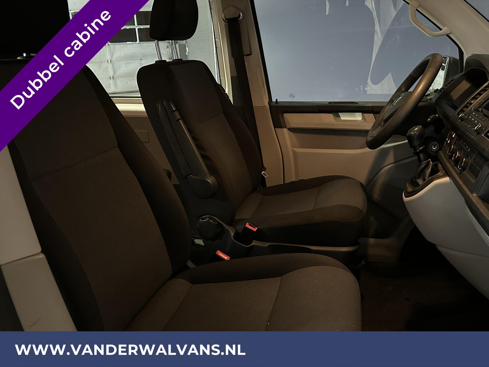 Foto 5 van Volkswagen Transporter 2.0 TDI L2H1 Dubbele cabine Euro6 Airco | Trekhaak | Imperiaal | Parkeersensoren