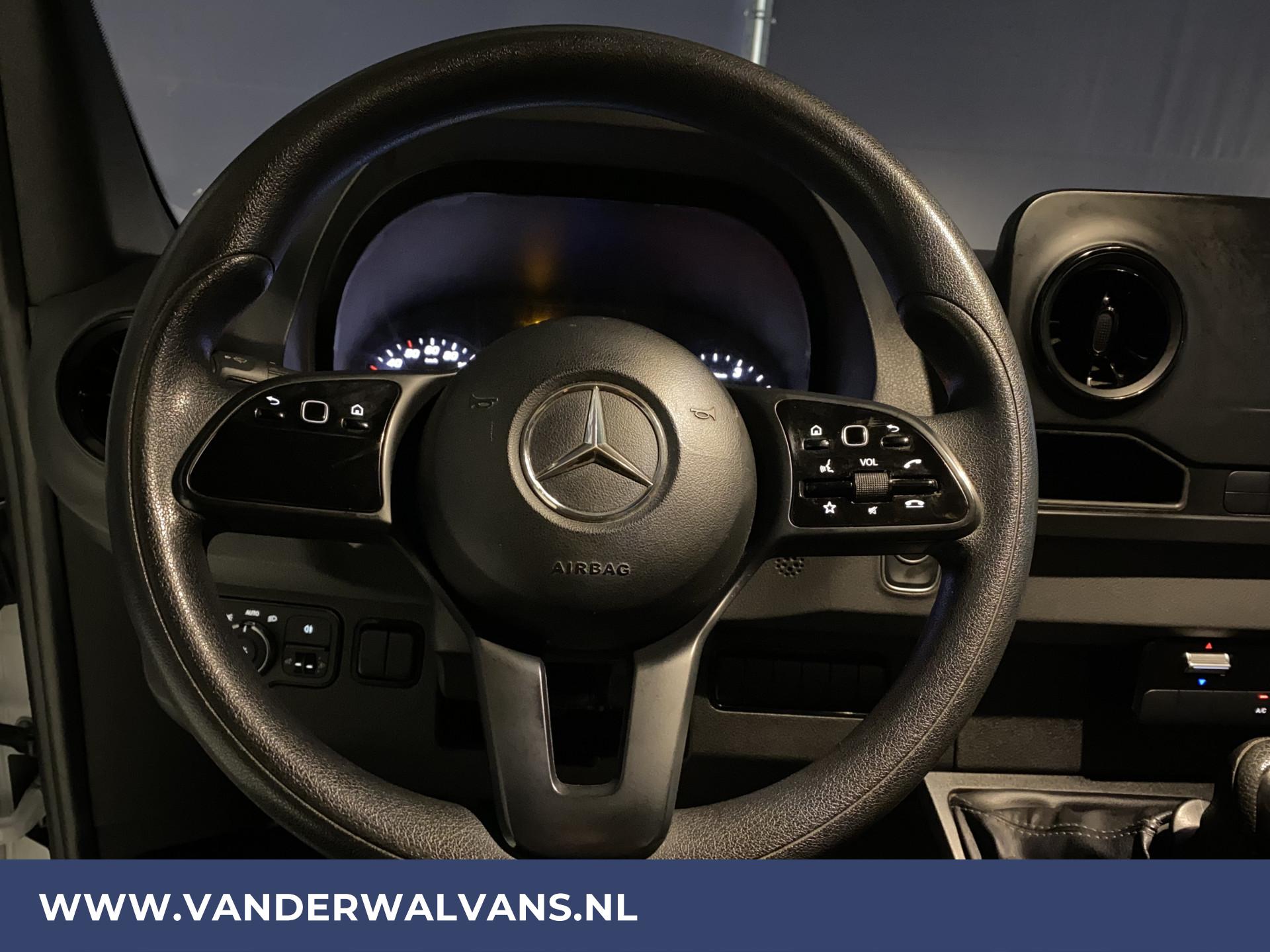 Foto 9 van Mercedes-Benz Sprinter 316 CDI 163pk Bakwagen + Deuren Euro6 Airco | Apple Carplay | 1025kg laadvermogen